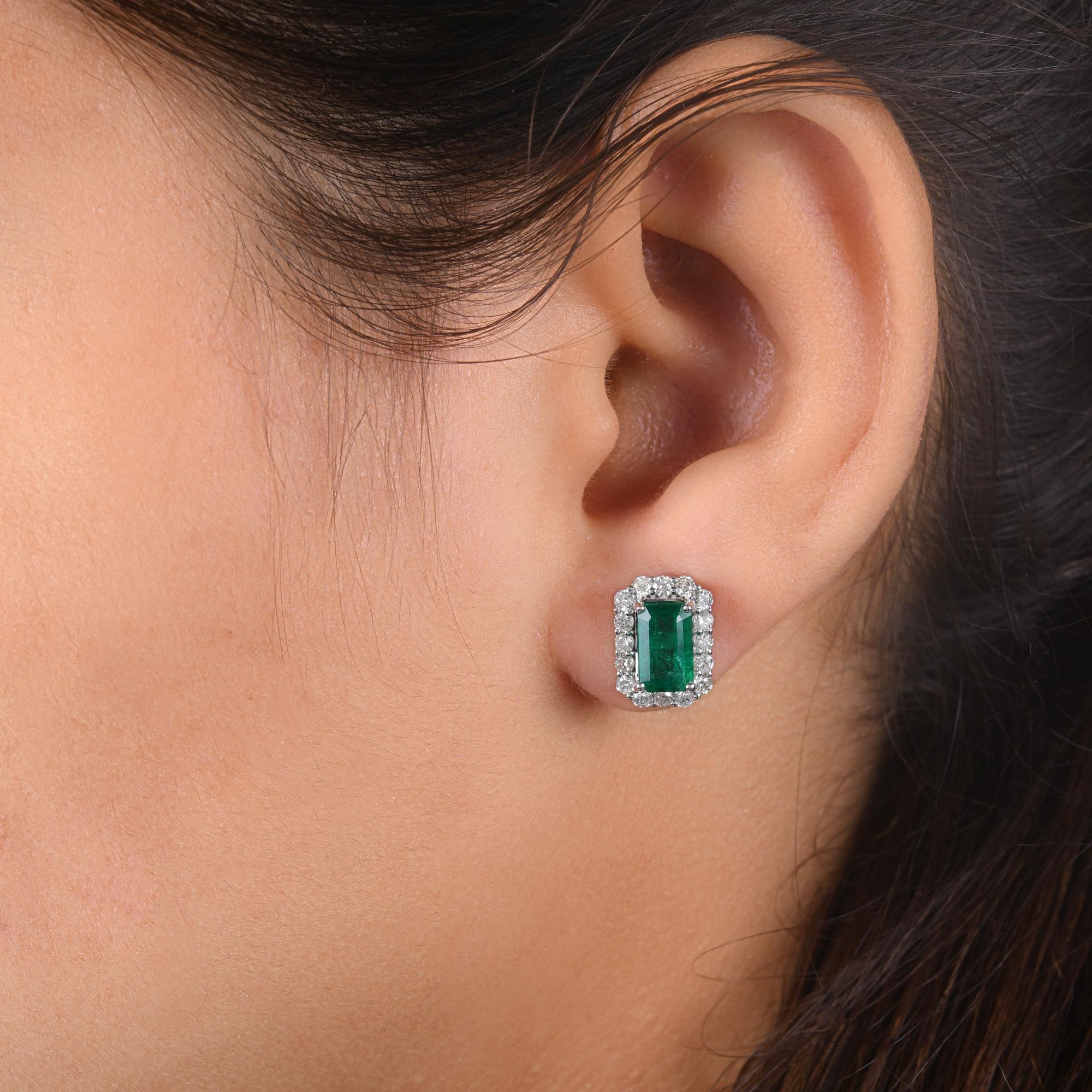 Modern 2.35 Carat Zambian Emerald 0.77 Carat SI/H Diamond 14 Karat White Gold Earrings For Sale