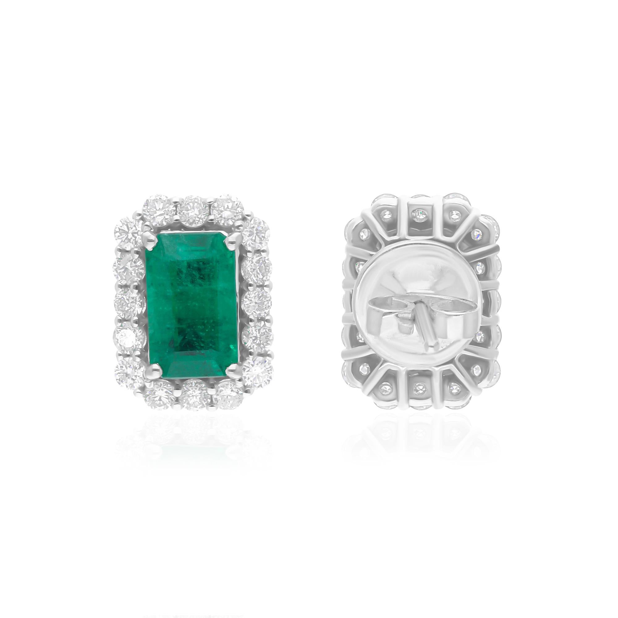 2.35 Carat Zambian Emerald 0.77 Carat SI/H Diamond 14 Karat White Gold Earrings In New Condition For Sale In Diera, Dubai