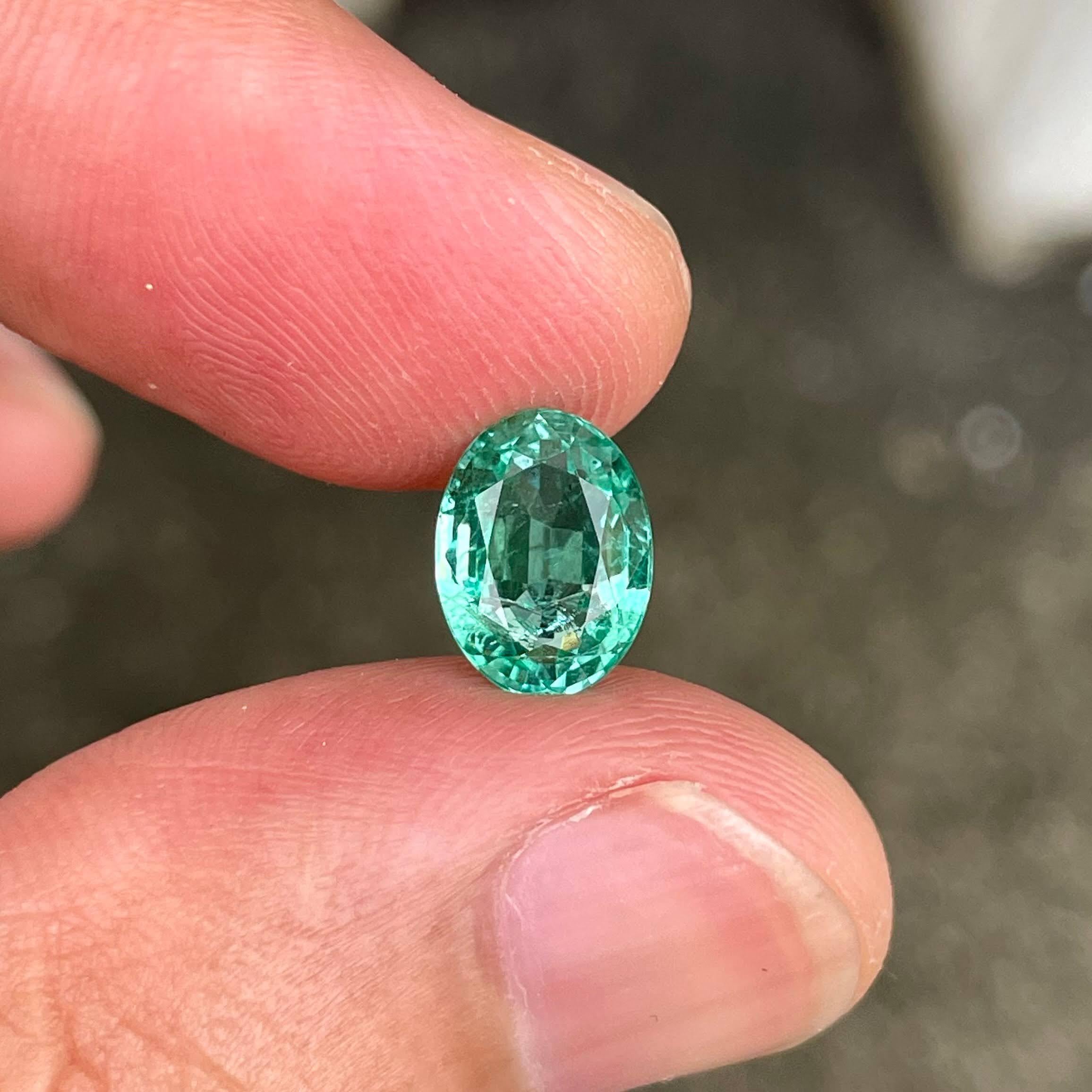 Gewicht 2,35 Karat 
Abmessungen 9,7x7,3x5,1 mm
Behandlung Geringfügiges Öl 
Herkunft Sambia 
Klarheit SI
Form oval 
Schliff Facettiert 



Dieser atemberaubende Smaragd von 2.35 Karat ist ein natürlicher Edelstein aus Sambia, der für seine leuchtend