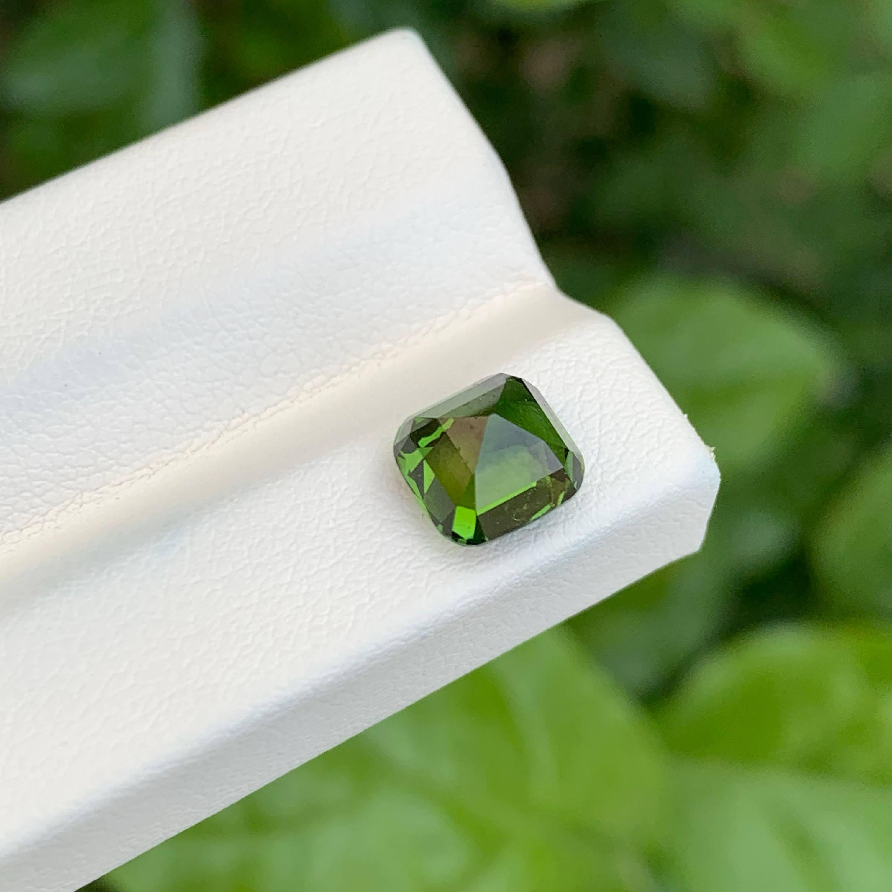 Peso 2,35 carati
Dimensioni 7,6x7,2x6,2 mm
Trattamento Nessuno
Origine afgana
Chiarezza  VVS
Forma del cuscino
Taglio cuscino fantasia
NA


Questa squisita pietra di tormalina verde da 2,35 carati è una gemma affascinante che irradia eleganza e