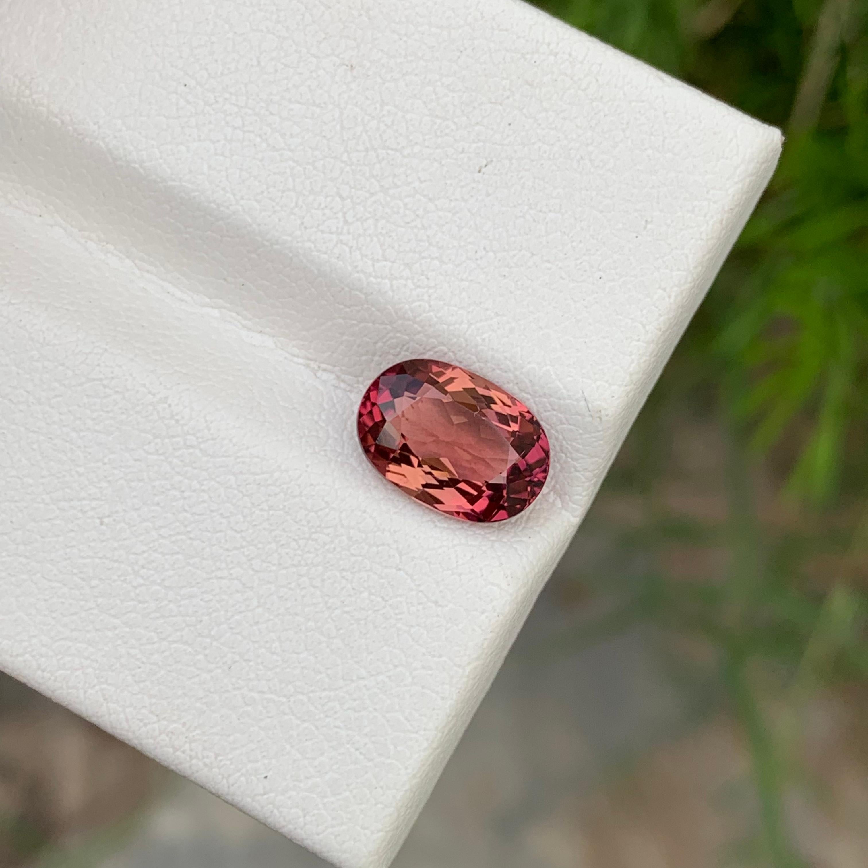 Tourmaline rose naturelle de 2,35 carats de forme ovale provenant d'une mine du Congo en vente 1