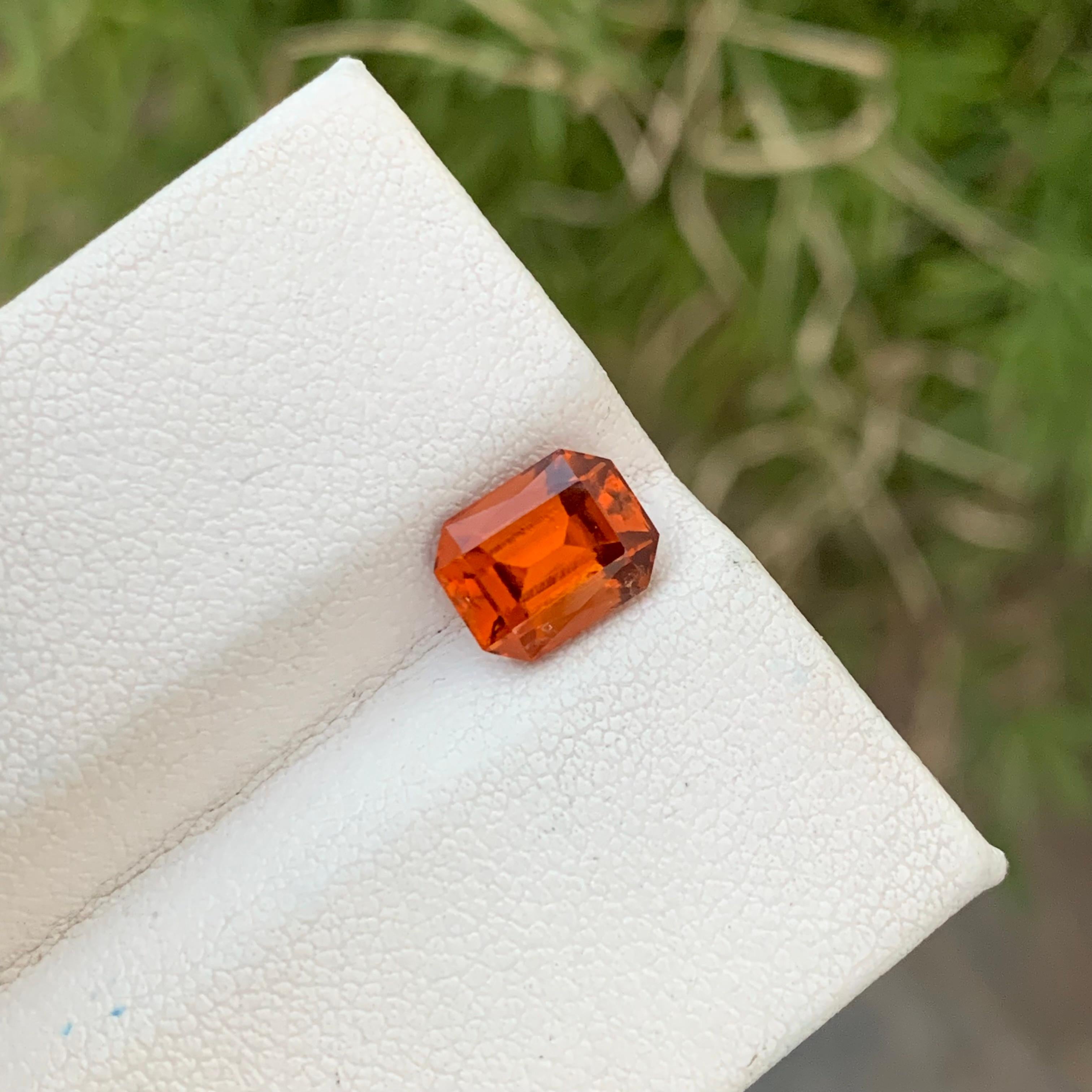 2.35 Carats Natural Loose Spessartine Garnet Emerald Shape Gem For Ring  In New Condition For Sale In Peshawar, PK