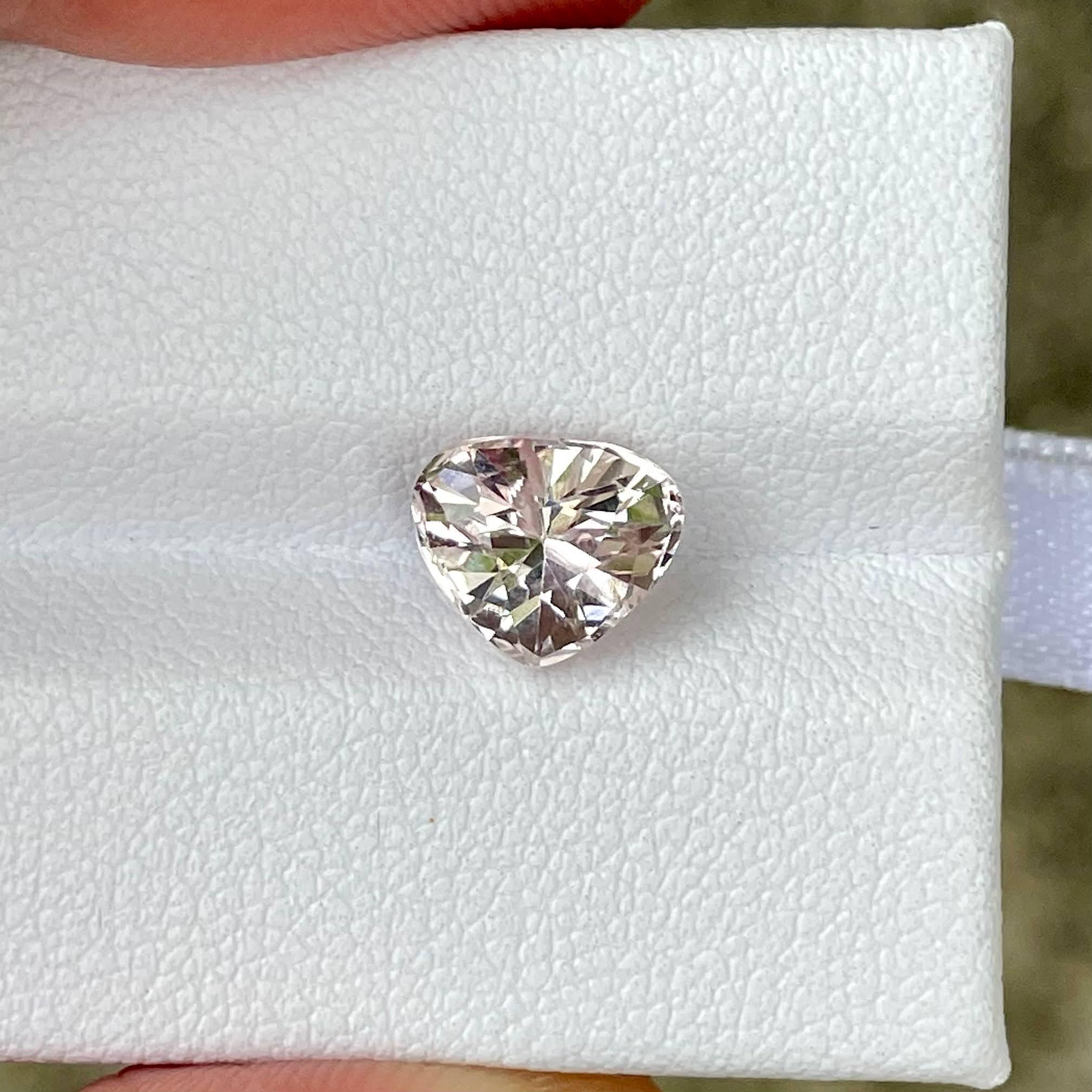 Modern 2.35 carats Peach Loose Topaz Stone Trillion Cut Natural Pakistani Gemstone For Sale