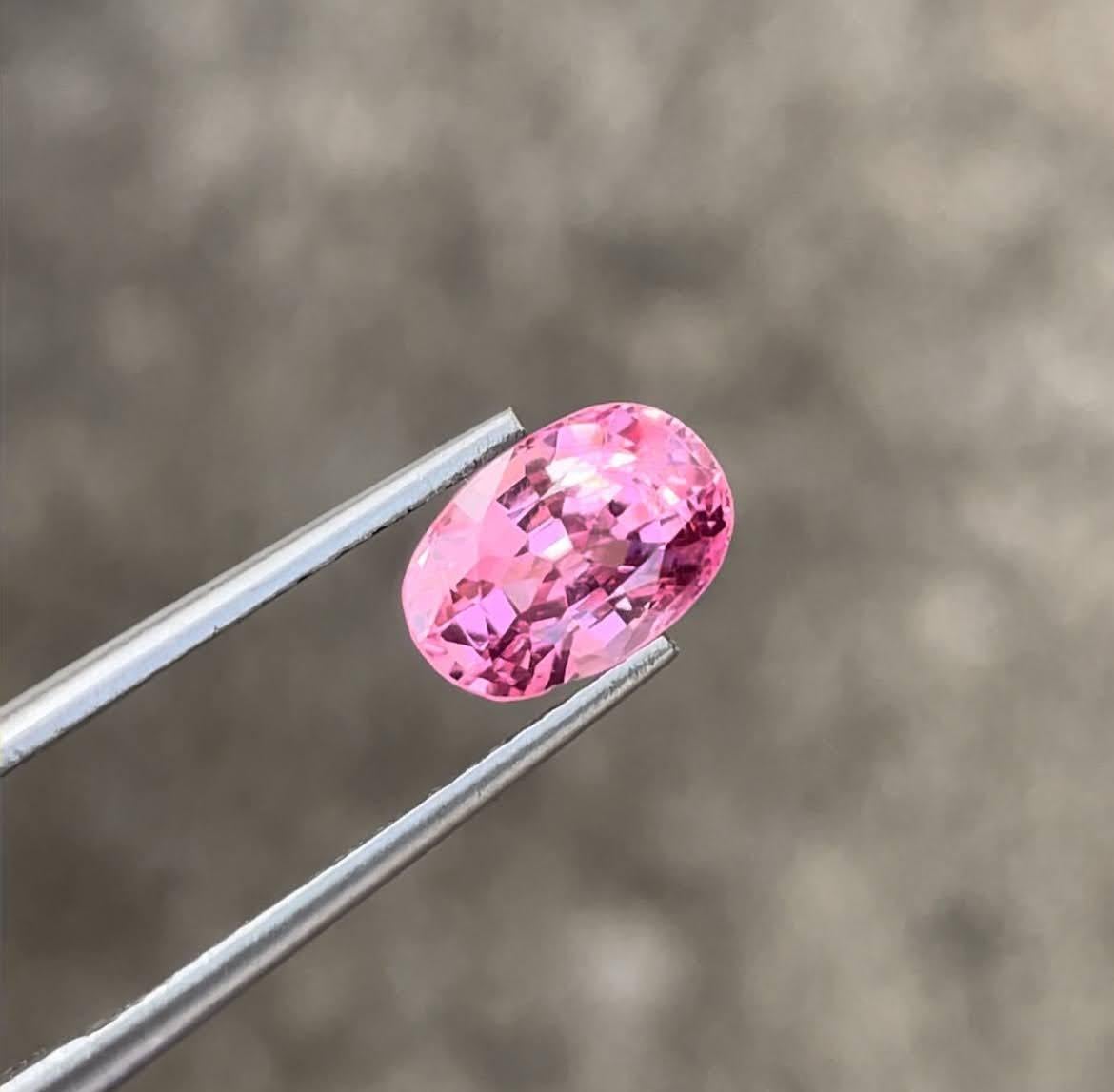 Moderno 2,35 carati di Spinello Rosa Taglio Cuscino Gemma Naturale dalla Birmania in vendita