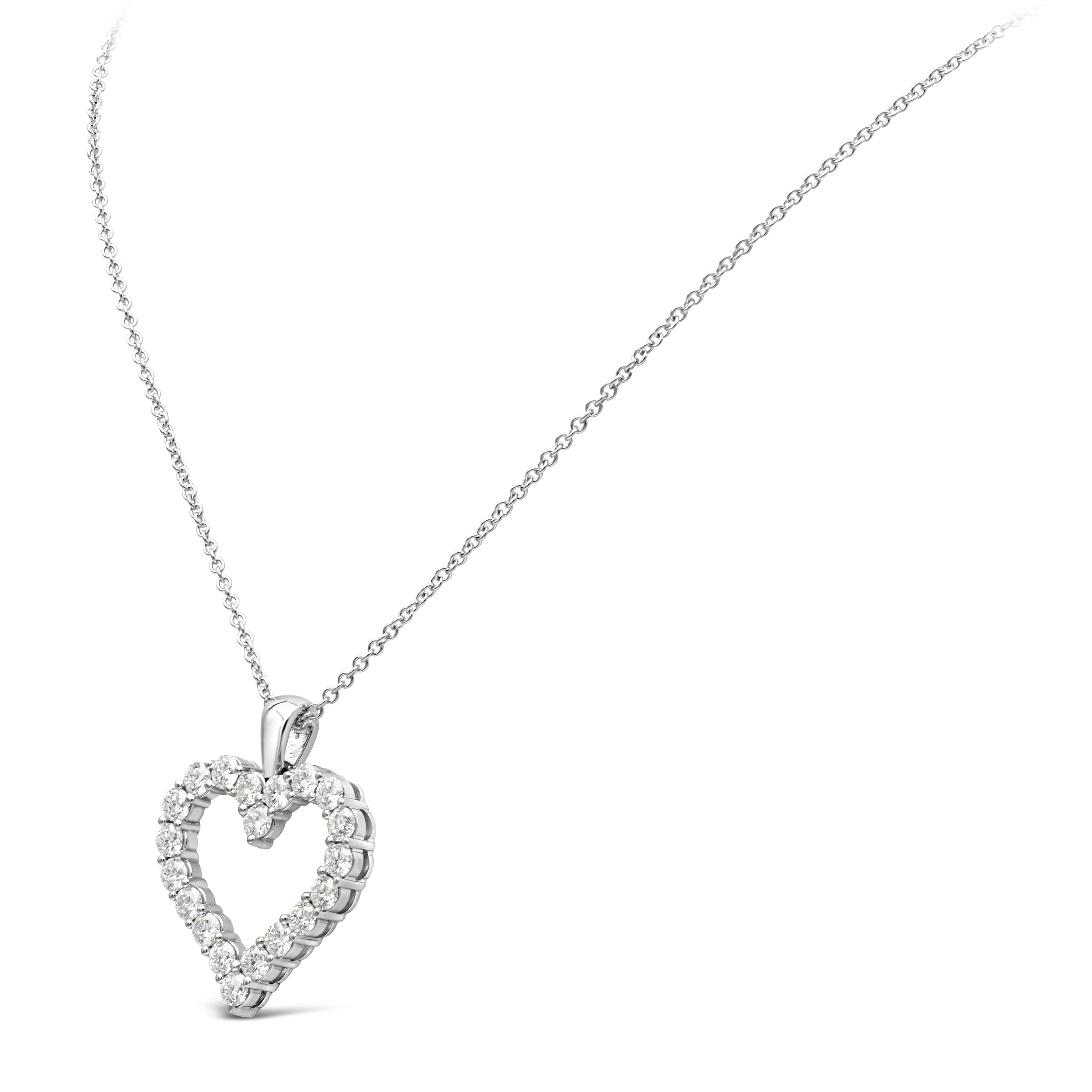 Contemporain Collier pendentif cœur ajouré avec diamants ronds brillants de 2,35 carats au total en vente