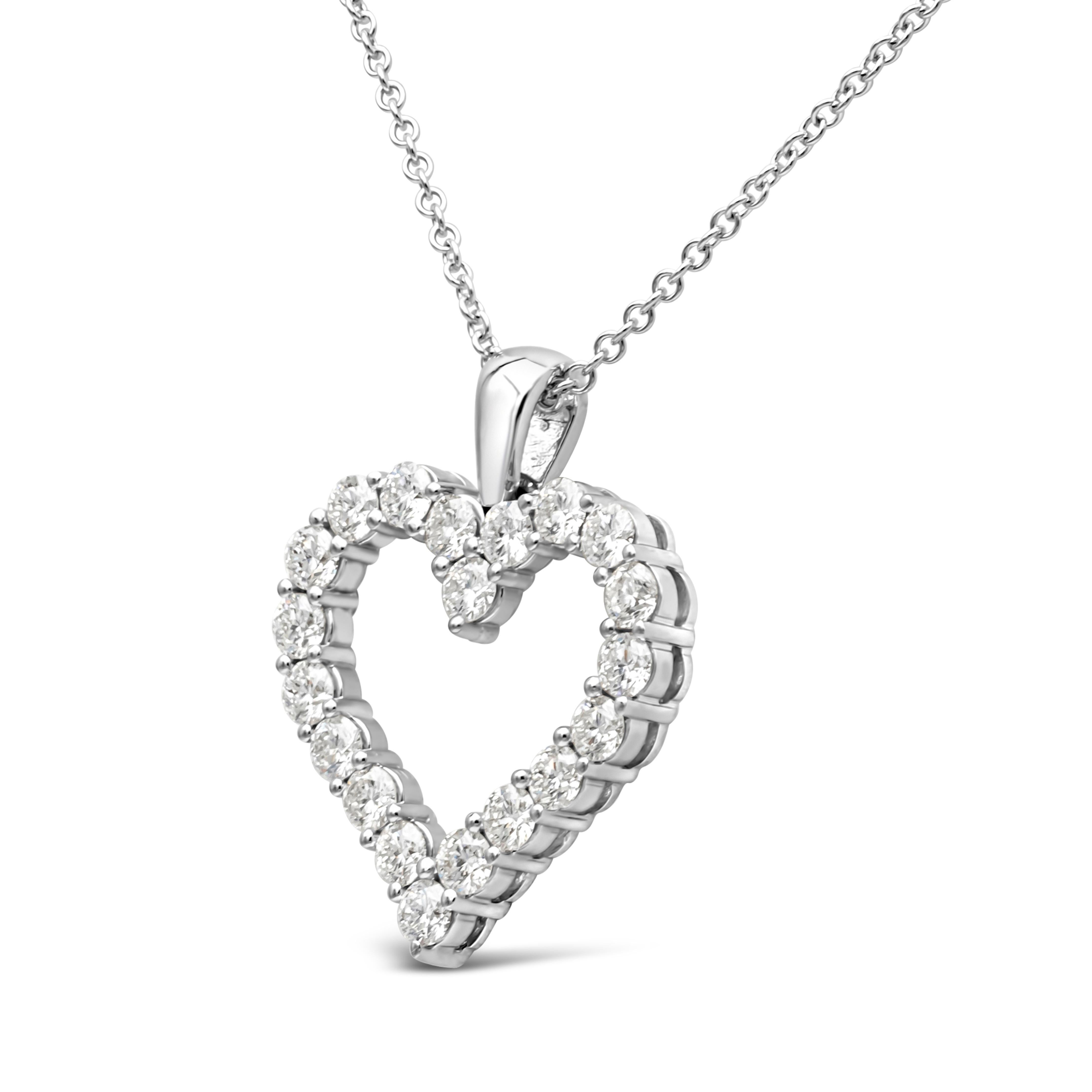 Taille ronde Collier pendentif cœur ajouré avec diamants ronds brillants de 2,35 carats au total en vente
