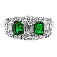 2,35 Karat Total Emerald Cut Grüner Smaragd und Diamant Fünf-Stein-Mode-Ring