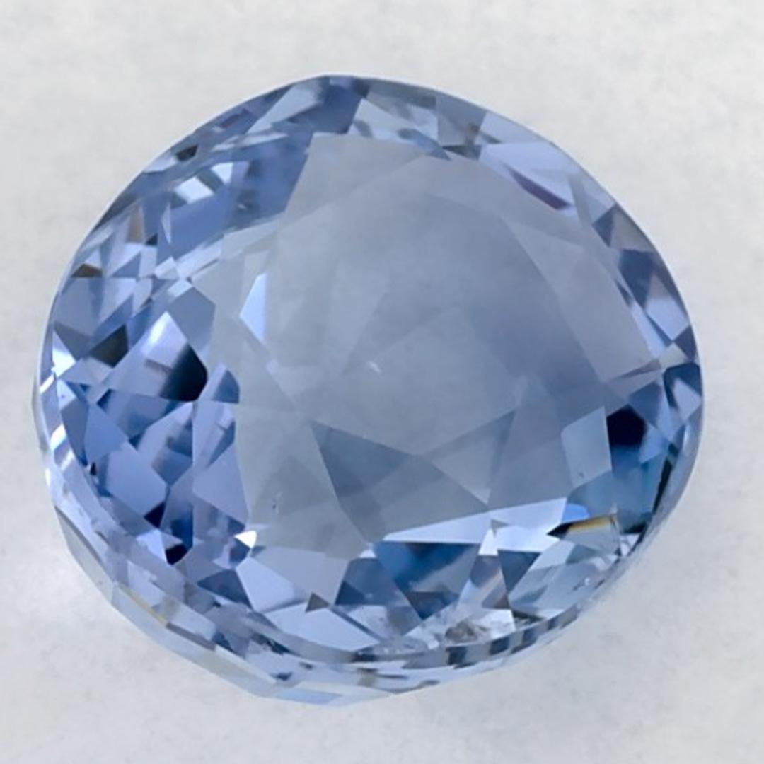 Questo zaffiro blu naturale offre eleganza e raffinatezza. Con la sua ricca saturazione del colore e il taglio preciso, è il centro perfetto per un anello di fidanzamento o un design di gioielli di lusso.

Questo zaffiro proviene dallo Sri Lanka