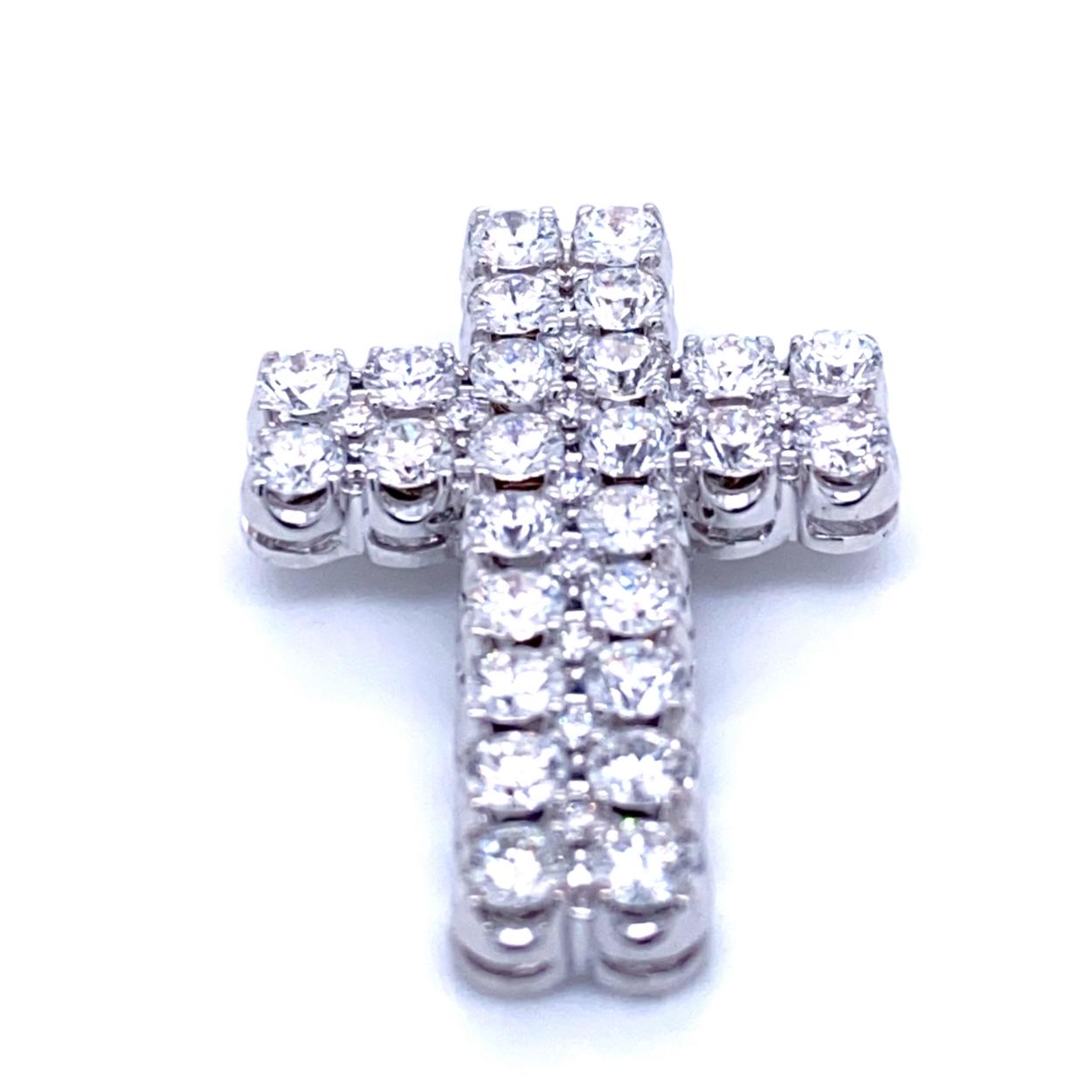 Néoclassique Pendentif croix en or 18 carats serti de diamants de 2,35 carats et pavé de U en vente