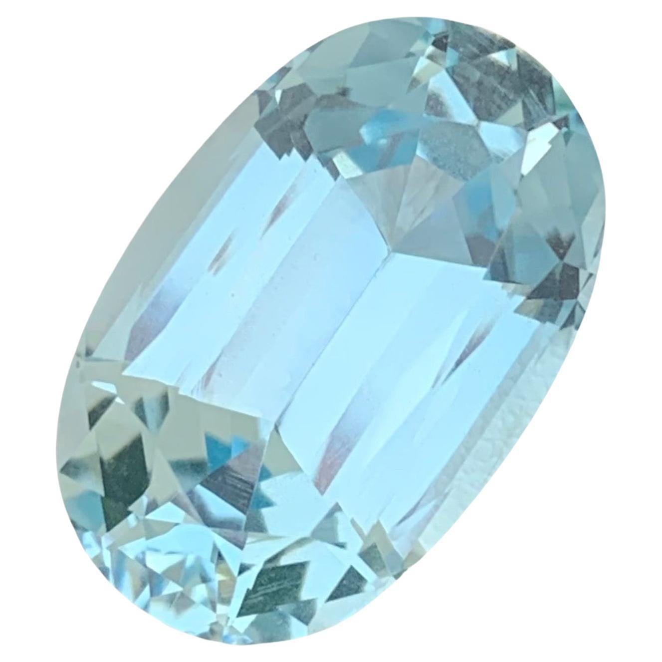 Longue pierre précieuse topaze bleu clair de 23,50 carats en forme de coussin pour la fabrication de bijoux