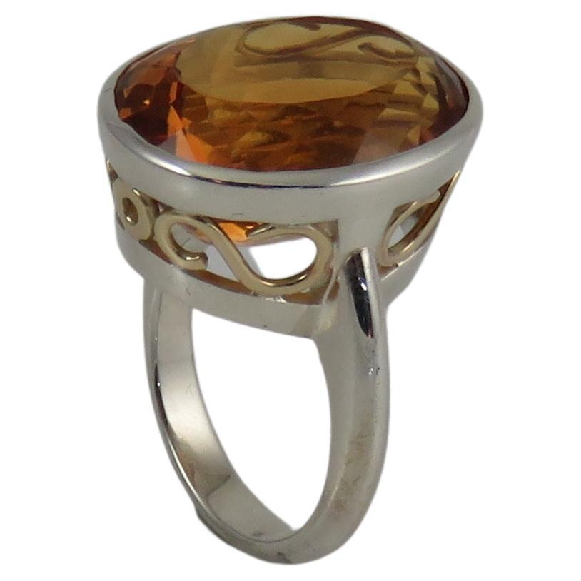 Bague en argent sterling et or jaune 9 carats avec citrine ovale de 23,51 carats en vente