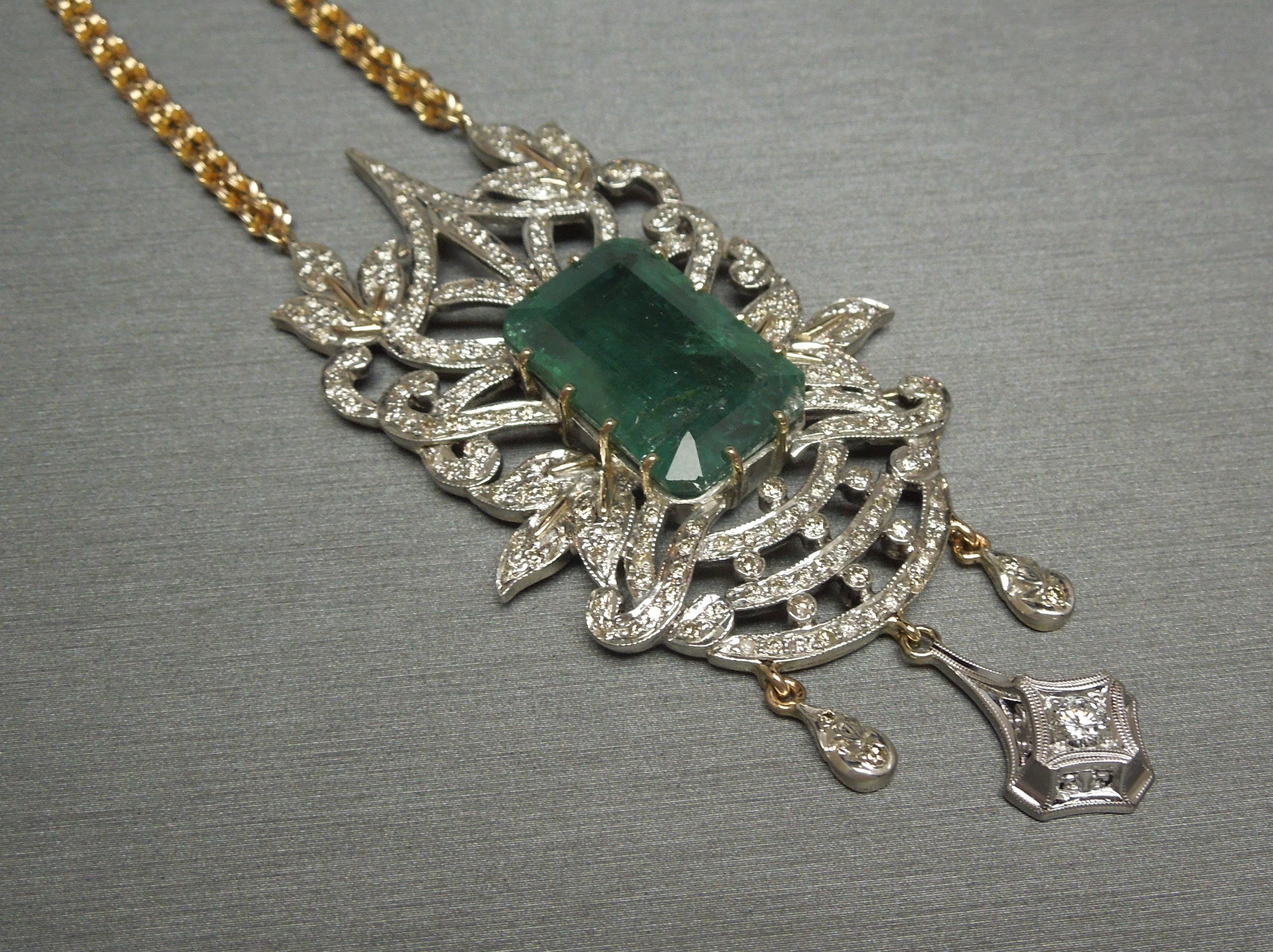 23.55 Carat Emerald Cut Emerald and Diamond Necklace For Sale 2