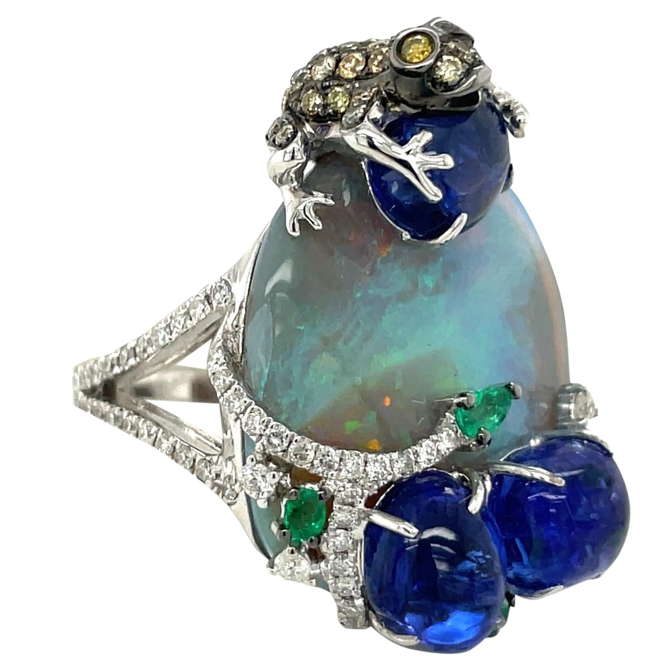 23.55Ct. Ring mit Opal und Saphir und braunem Diamantfrosch im Angebot