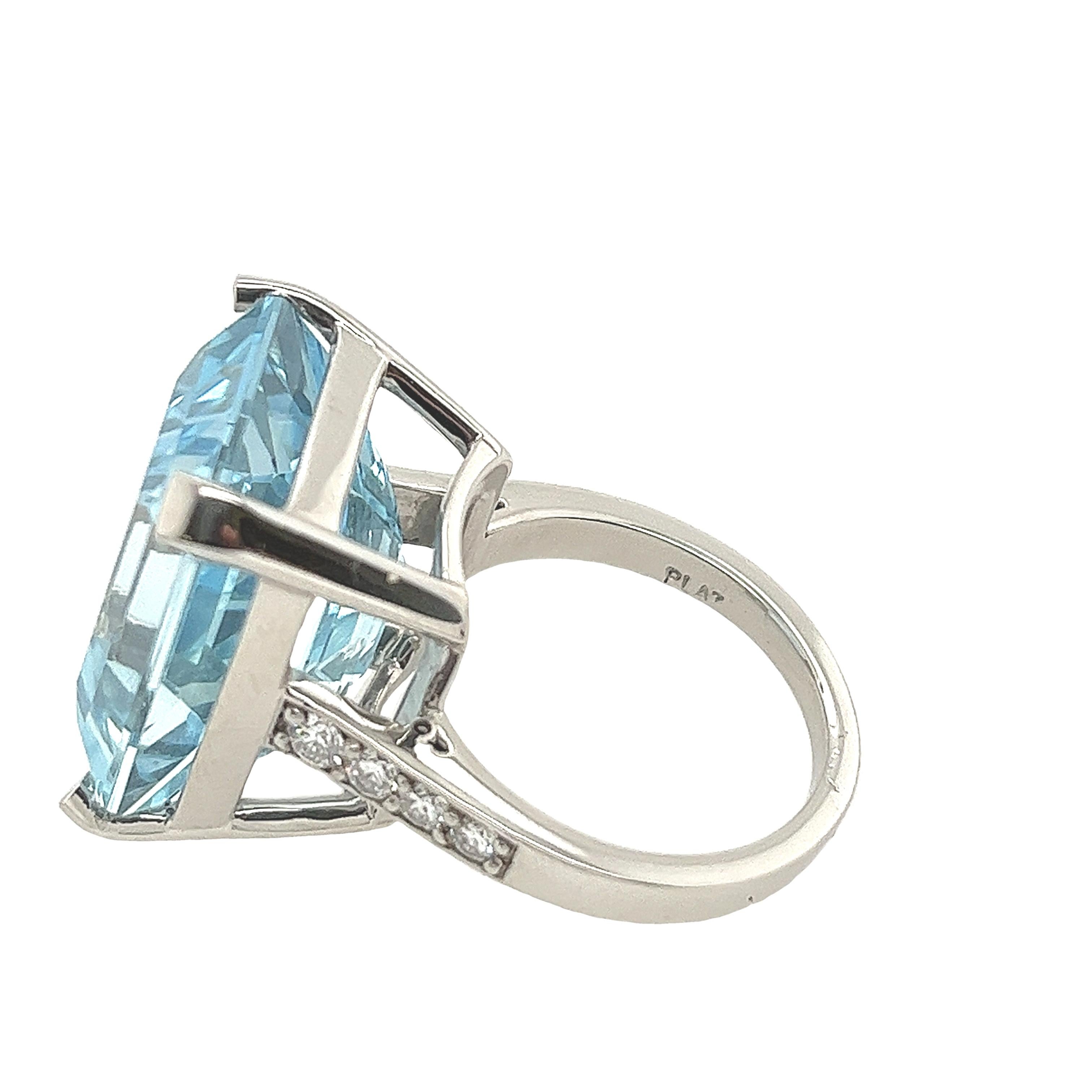 23.5ct Emerald Cut Aquamarine Set with 0.20ct of Diamonds in Platinum In New Condition For Sale In London, GB