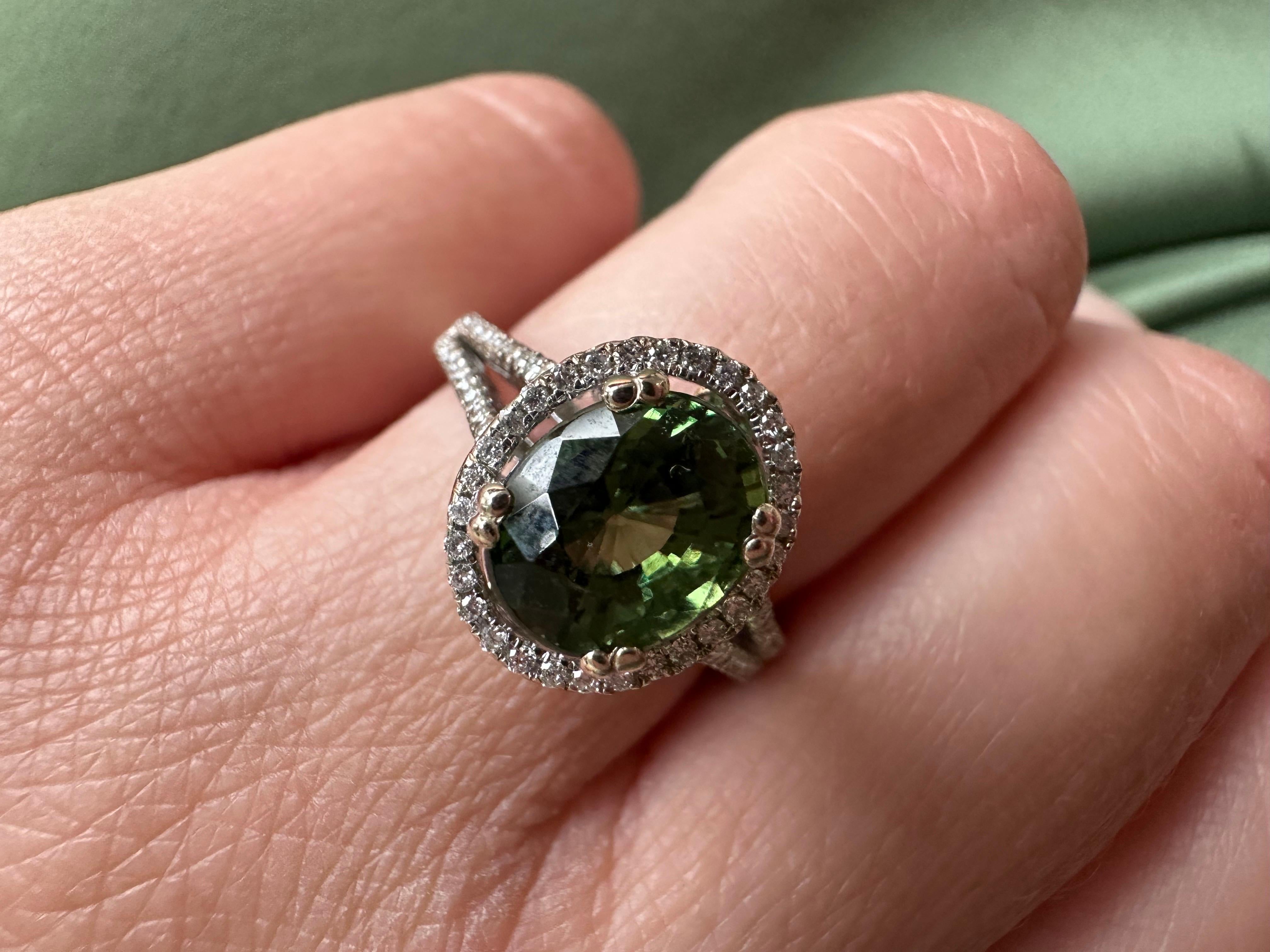 Round Cut 2.35ct Green sapphire diamond ring 14KT gold Victorian design For Sale