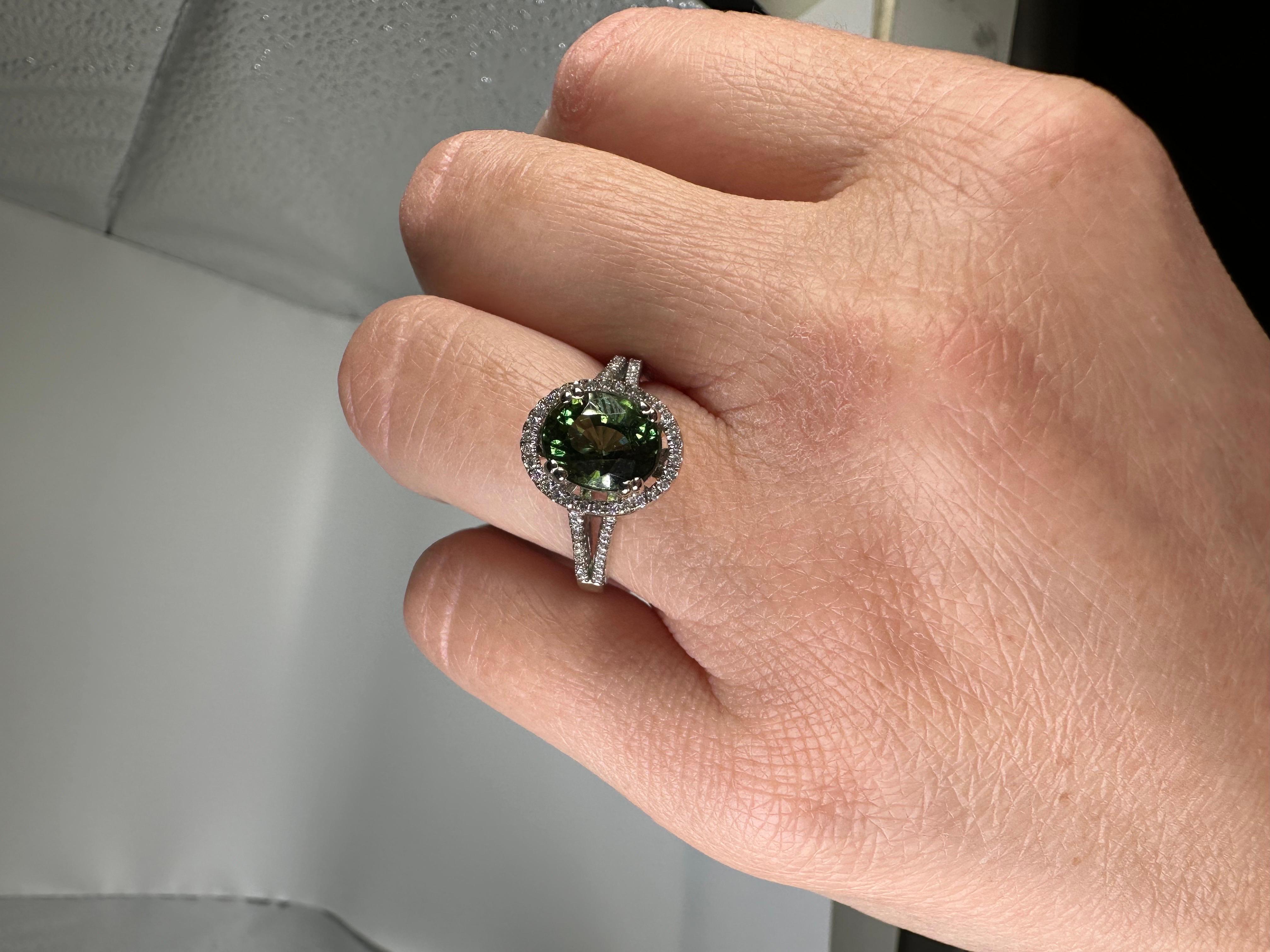 2.35ct Green sapphire diamond ring 14KT gold Victorian design In New Condition For Sale In Jupiter, FL