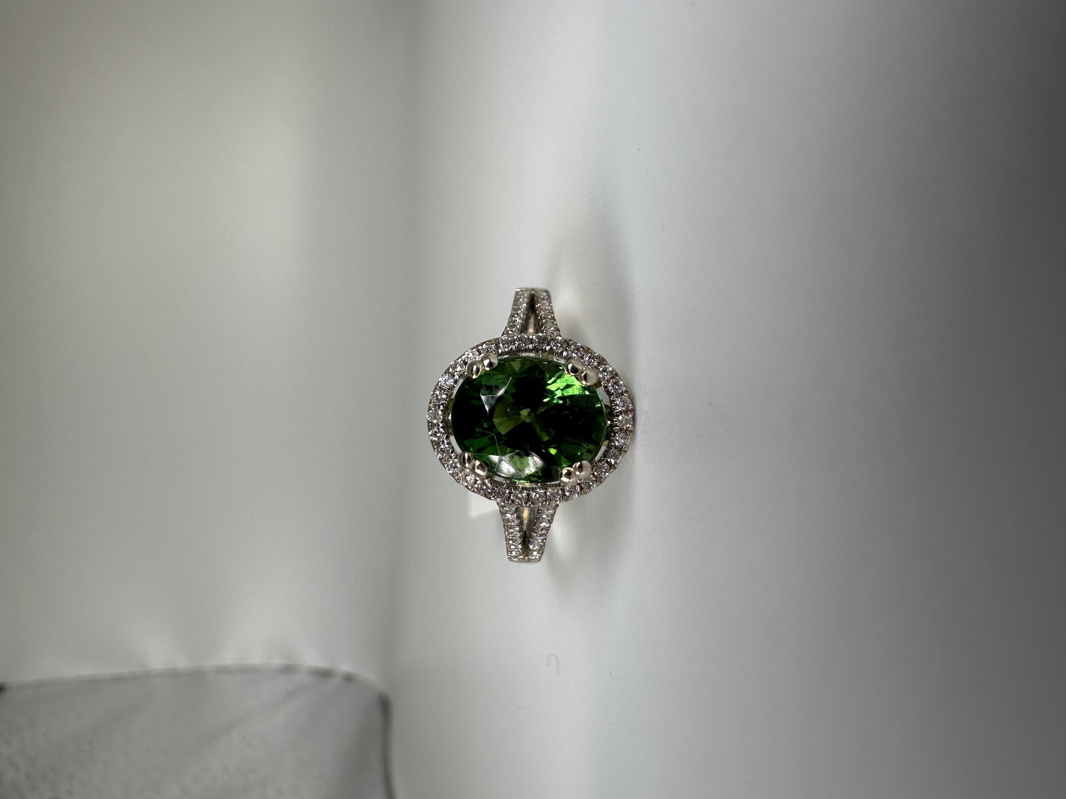Women's or Men's 2.35ct Green sapphire diamond ring 14KT gold Victorian design For Sale