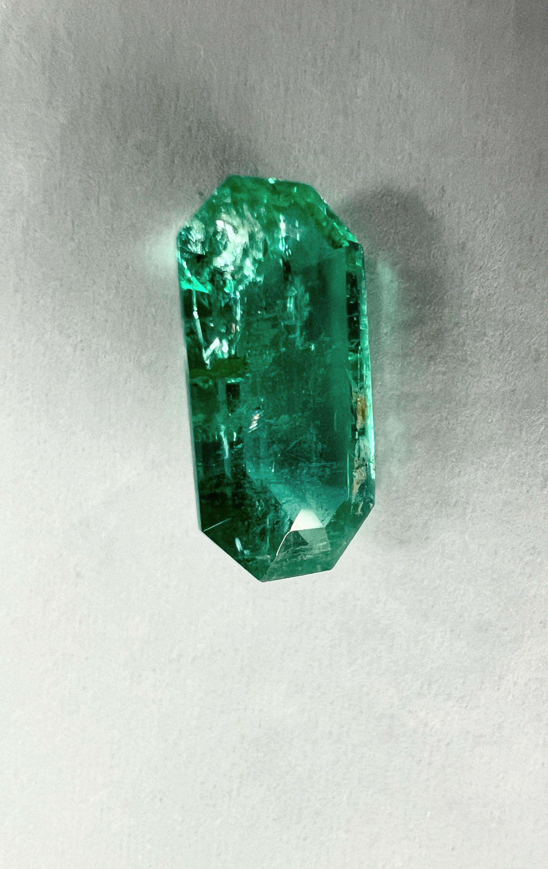 2.35ct NON-OILED Rectangular cut NATURAL EMERALD Gemstone NO RESERVE For Sale 4