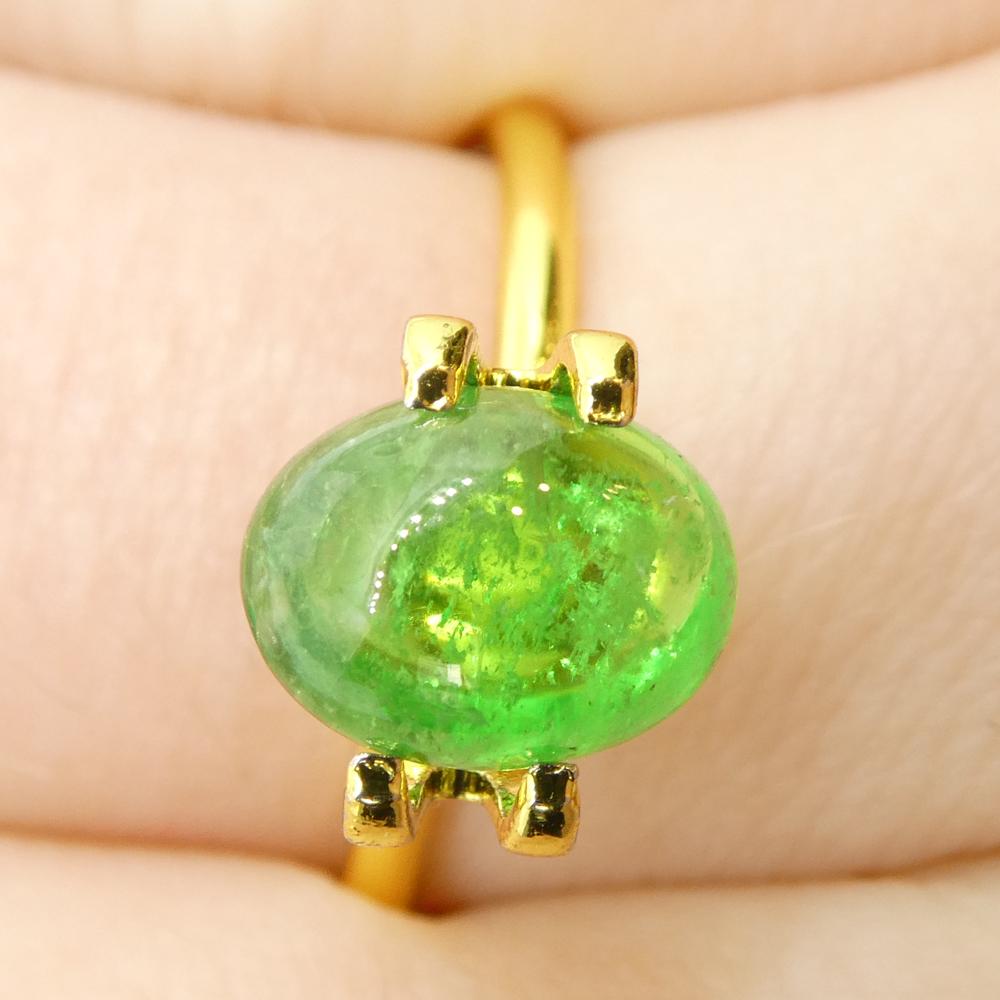 Taglio ovale Granato ovale cabochon di tsavorite verde del Kenya, 2.35ct, non riscaldato in vendita