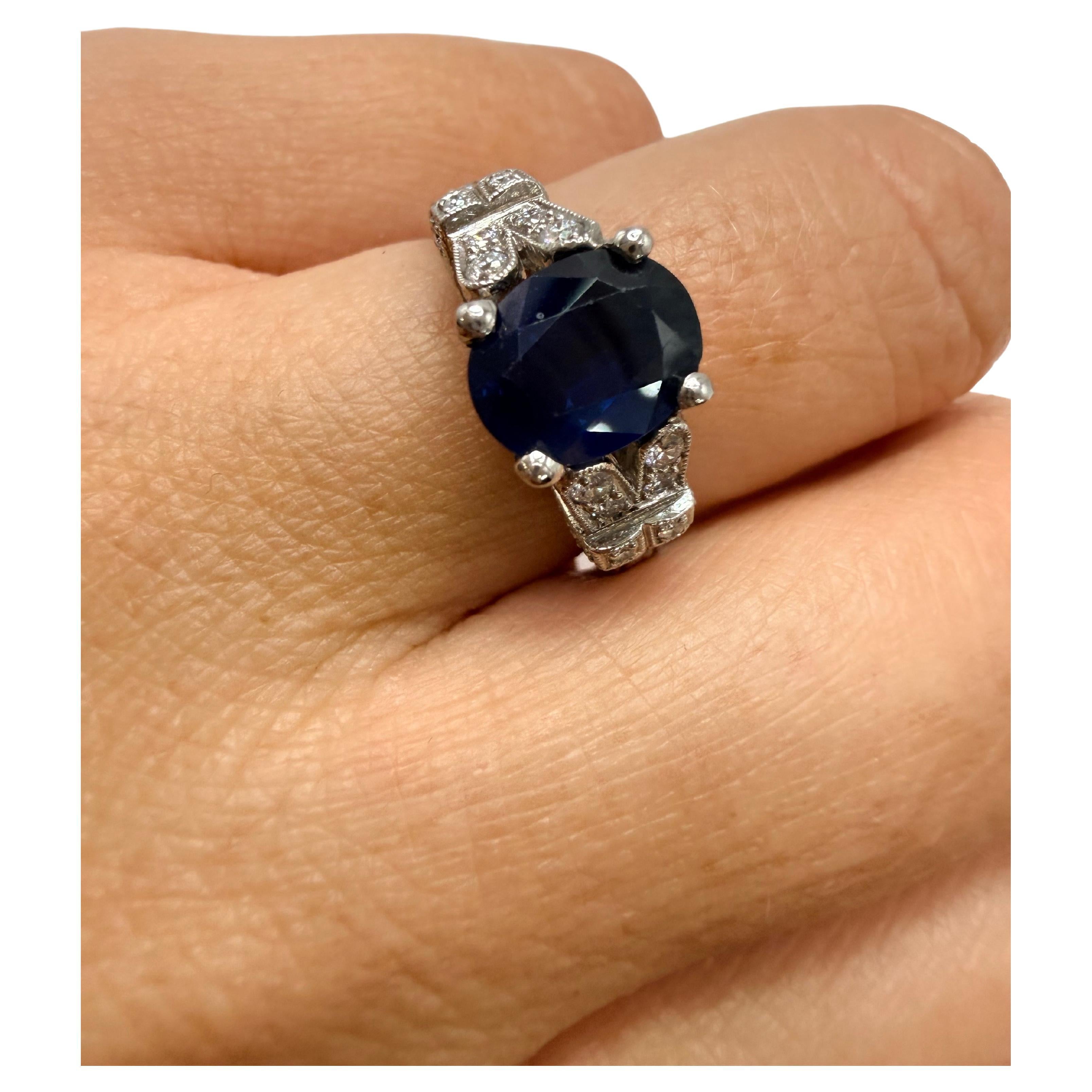 2,35ct Bague saphir ovale en platine gravée à la main