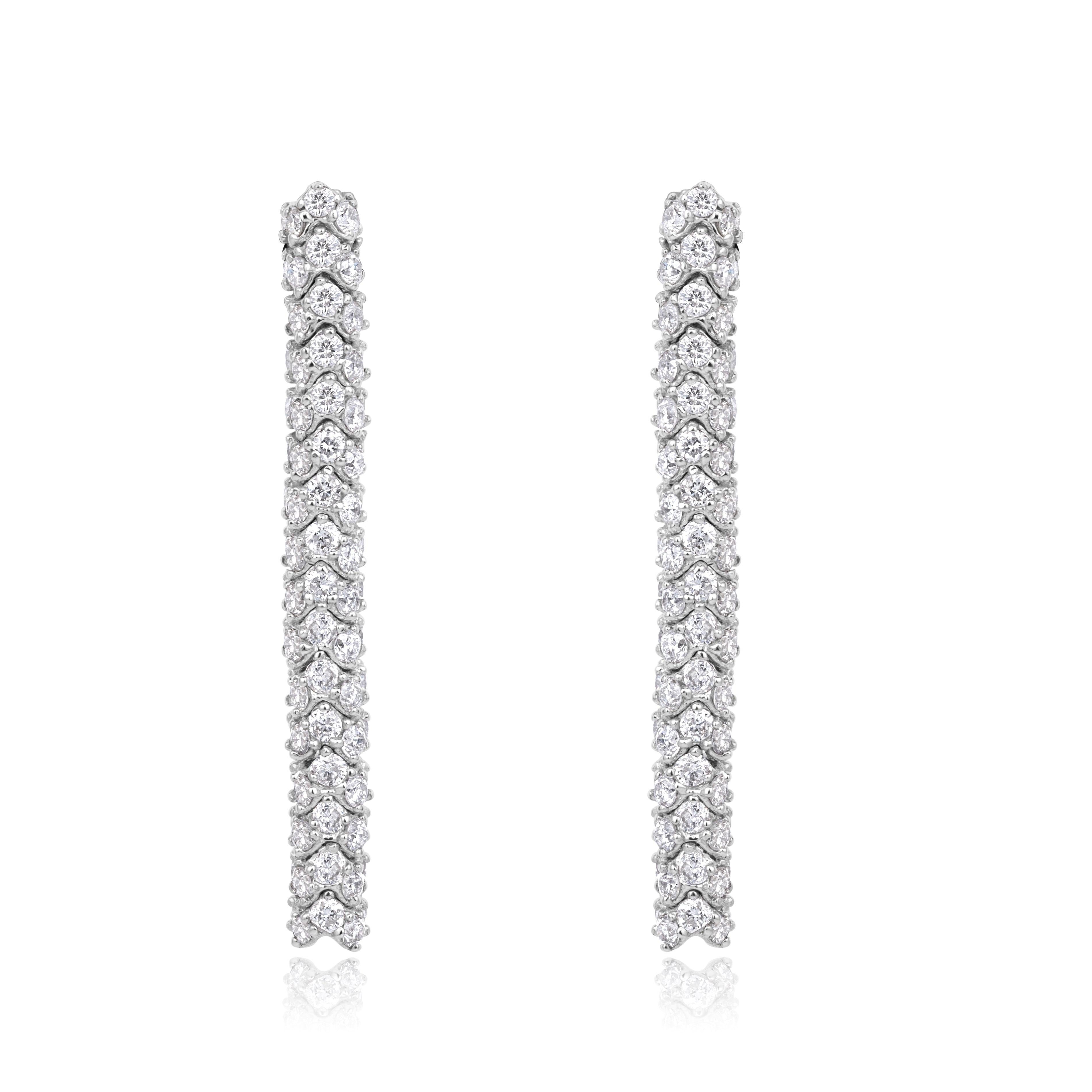 2.35ct Round Brilliant Cut Diamond Earrings For Sale