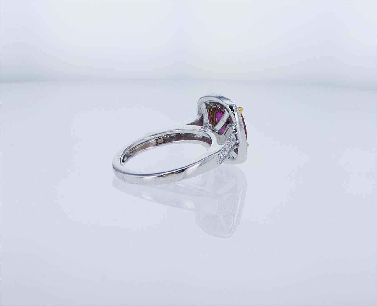 2.35ct Ruby Cocktail Ring in 18k Gold For Sale 4
