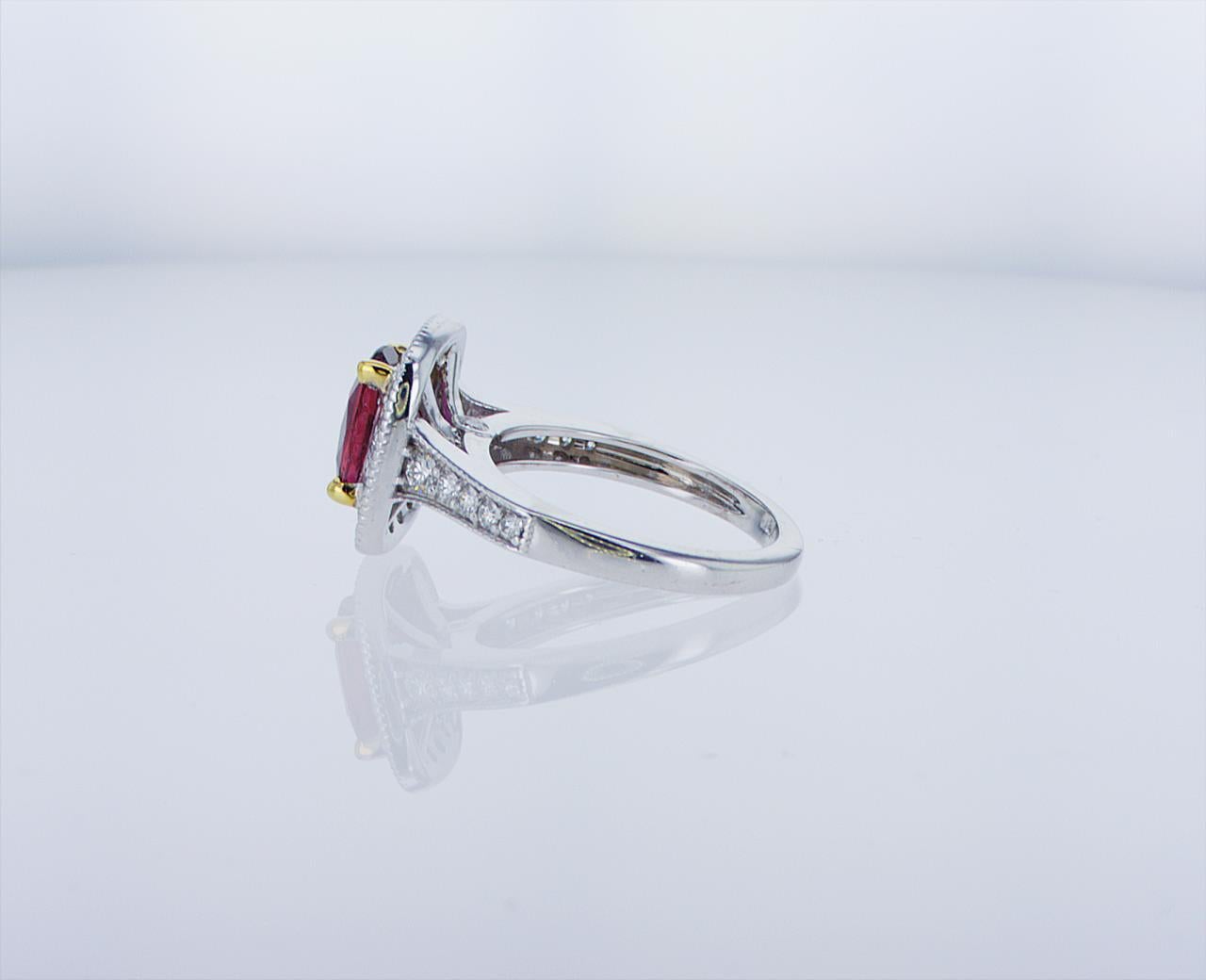 2.35ct Ruby Cocktail Ring in 18k Gold In New Condition For Sale In New York, NY