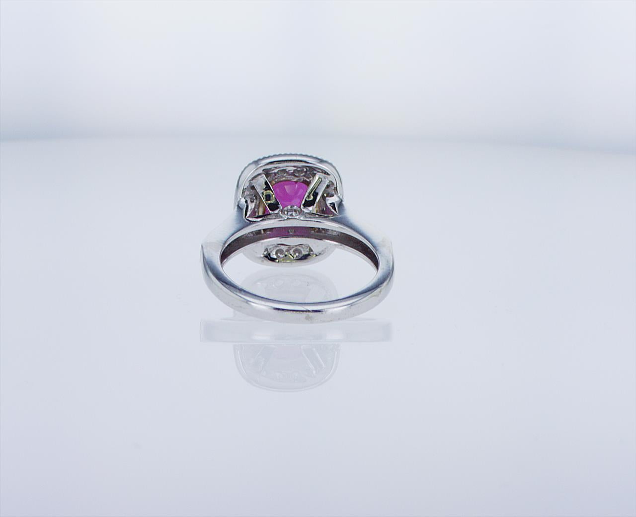 2.35ct Ruby Cocktail Ring in 18k Gold For Sale 1