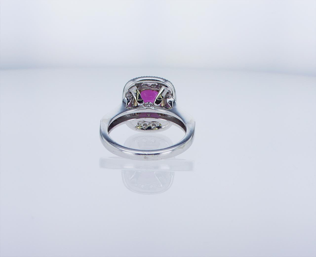 2.35ct Ruby Cocktail Ring in 18k Gold For Sale 2