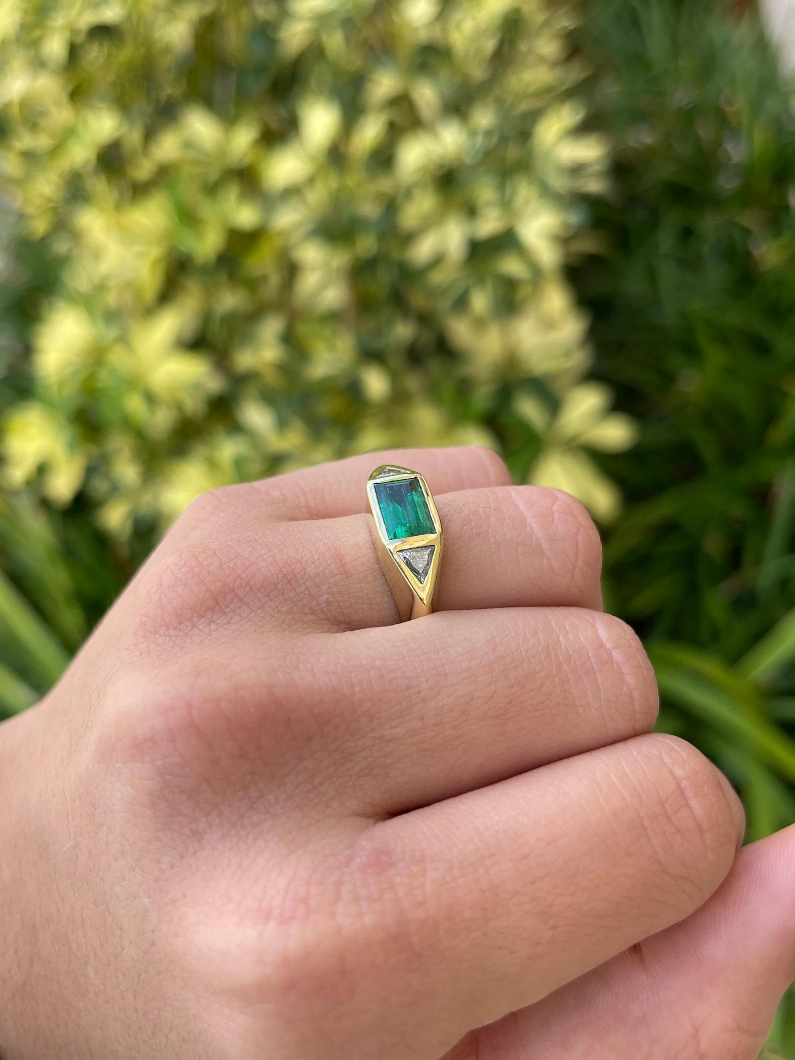 Modern 2.35tcw AAA+ Three Stone Baguette Vivid Emerald & Trillion Cut Diamond Ring 18K For Sale