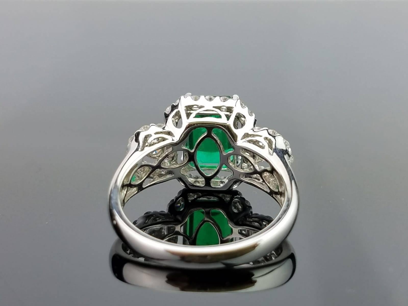 Art Deco 2.36 Carat Emerald and Diamond 18 Karat Gold Engagement Ring For Sale