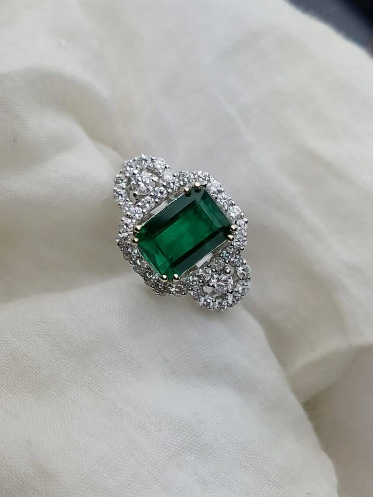 2.36 Carat Emerald and Diamond 18 Karat Gold Engagement Ring In New Condition For Sale In Bangkok, Thailand