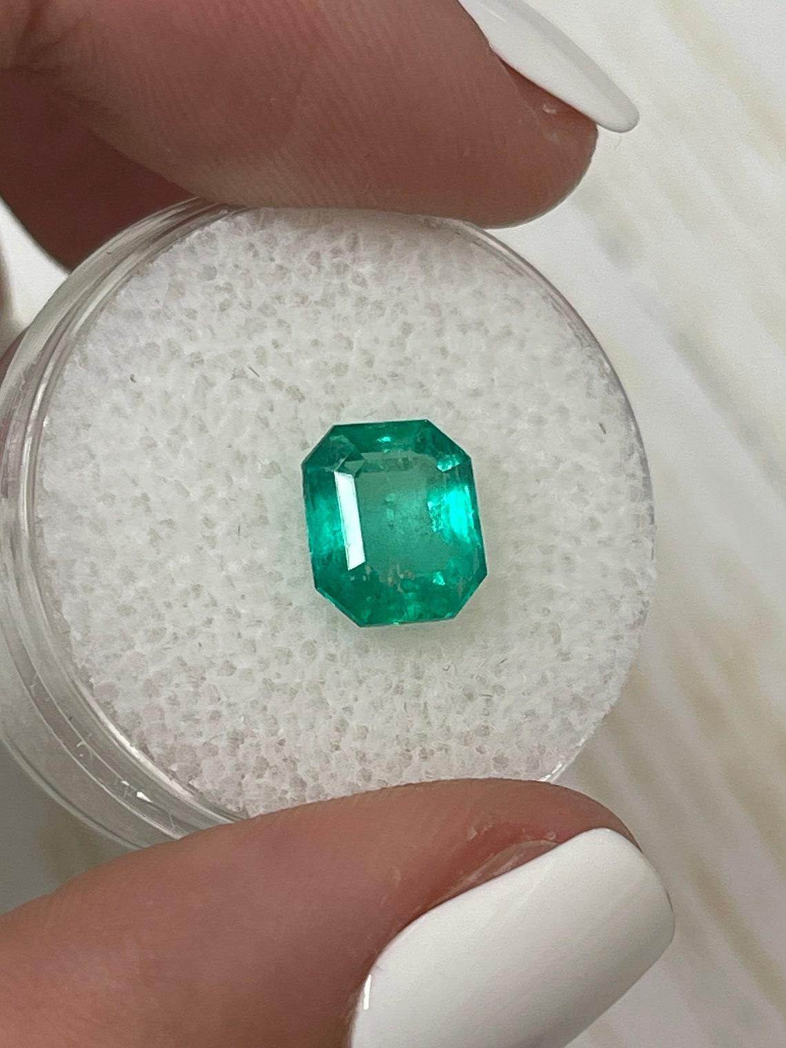 2,36 Karat Smaragdschliff Muzo Grüner Kolumbianischer Smaragd Edelstein mit Clips-Ecken Damen im Angebot
