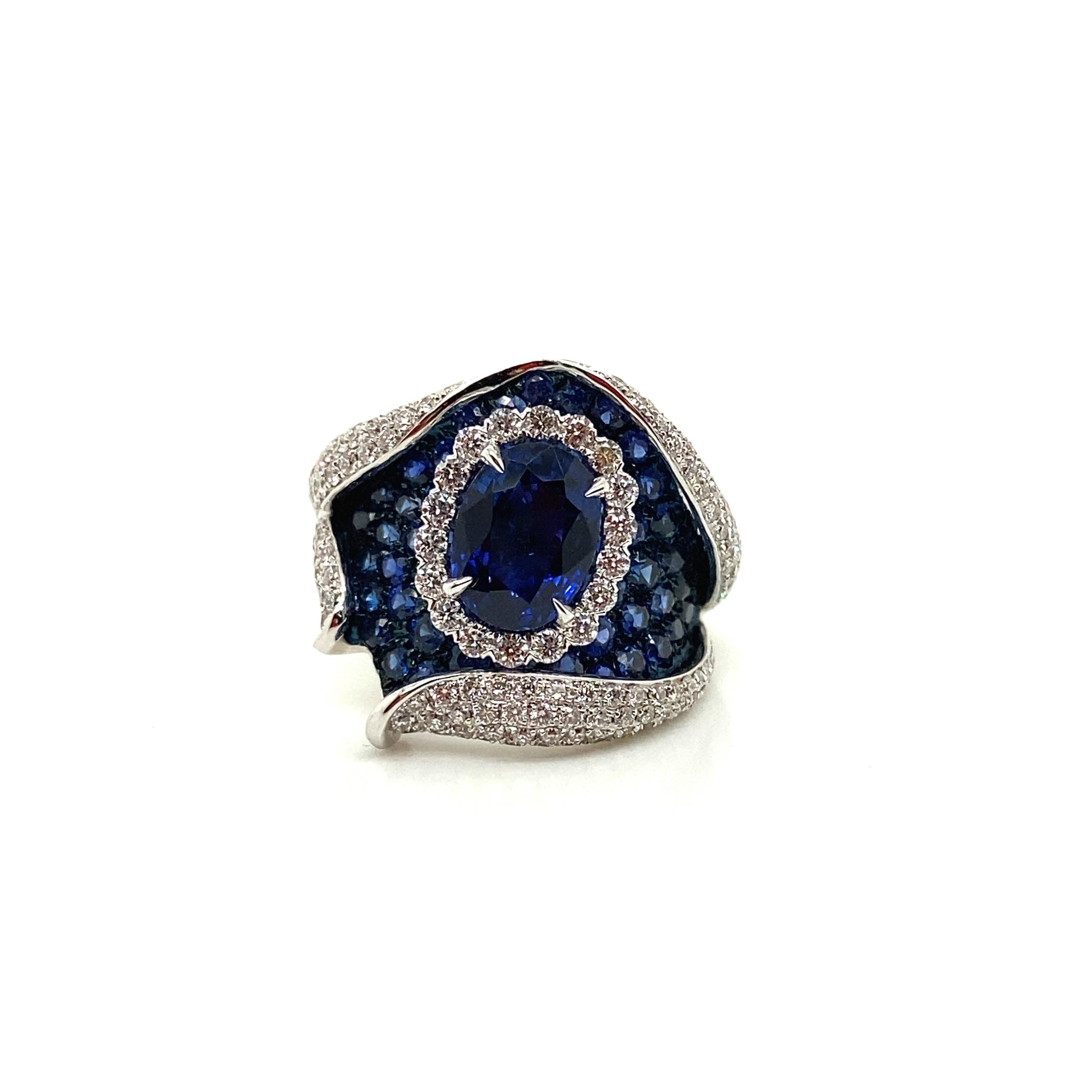 2,36 Karat Natürlicher Ovalschliff Königsblauer Saphir und weißer Diamant Goldring (Moderne) im Angebot