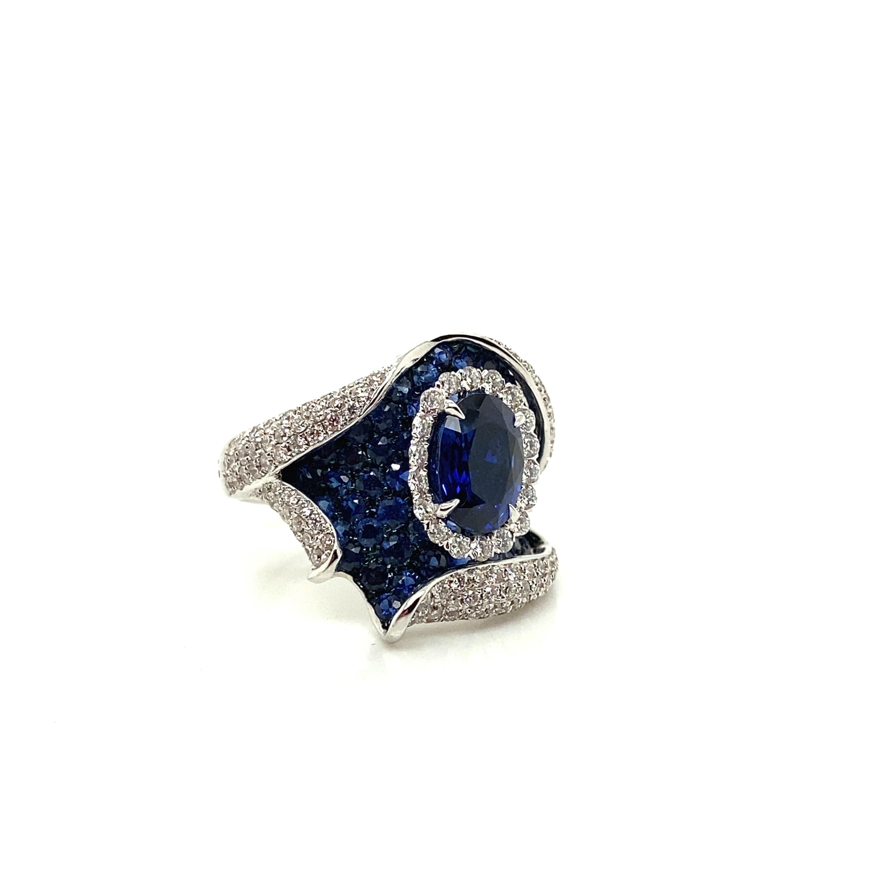 2,36 Karat Natürlicher Ovalschliff Königsblauer Saphir und weißer Diamant Goldring für Damen oder Herren im Angebot