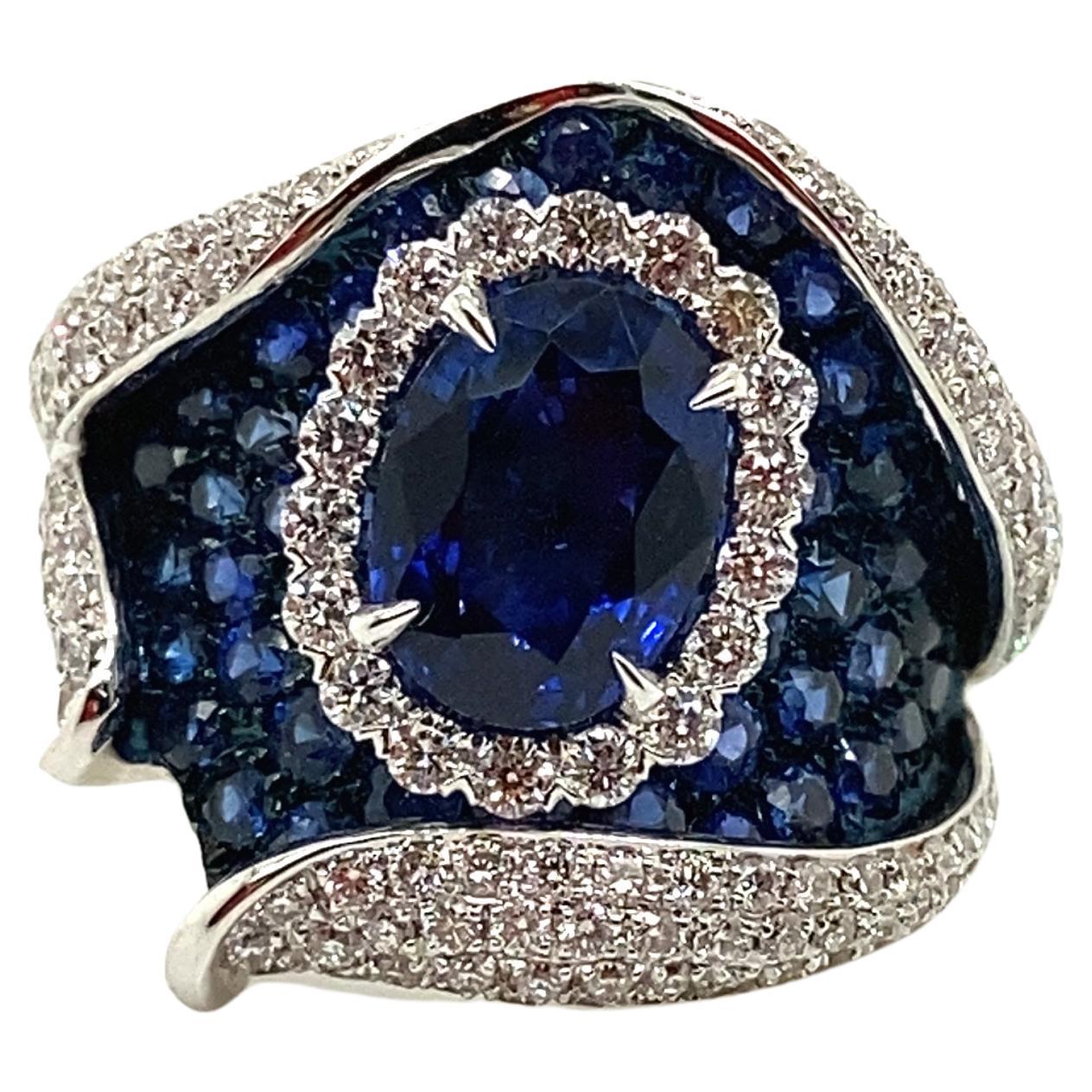 2,36 Karat Natürlicher Ovalschliff Königsblauer Saphir und weißer Diamant Goldring