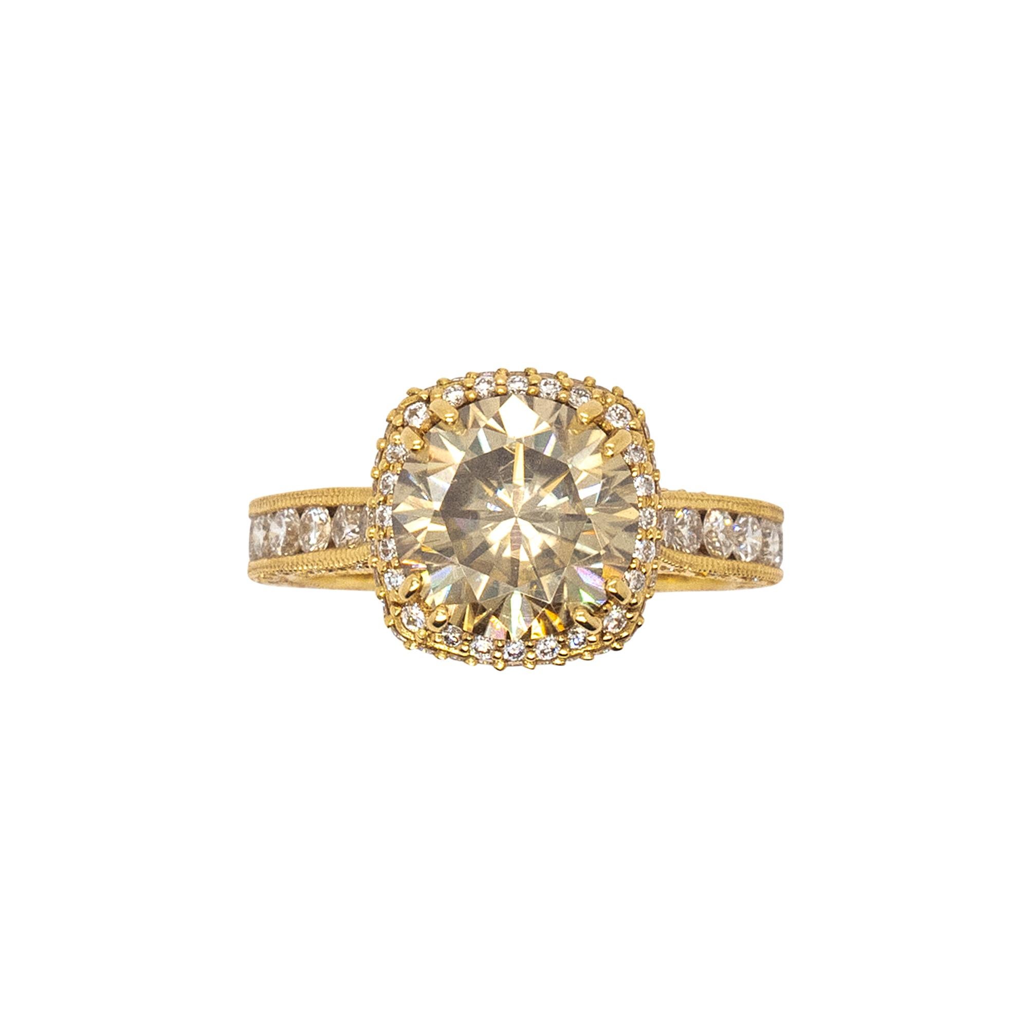 Zentrum Details: 2,36ct Natürlicher runder Brillantdiamant mit der Farbe Fancy Yellow und der Reinheit SI3. Laser gebohrt.

Ring MATERIAL: 18k Gelbgold

Ring Details: Tacori Montage, die 1,28ctw von runden Diamanten geschnitten hat. Die Diamanten