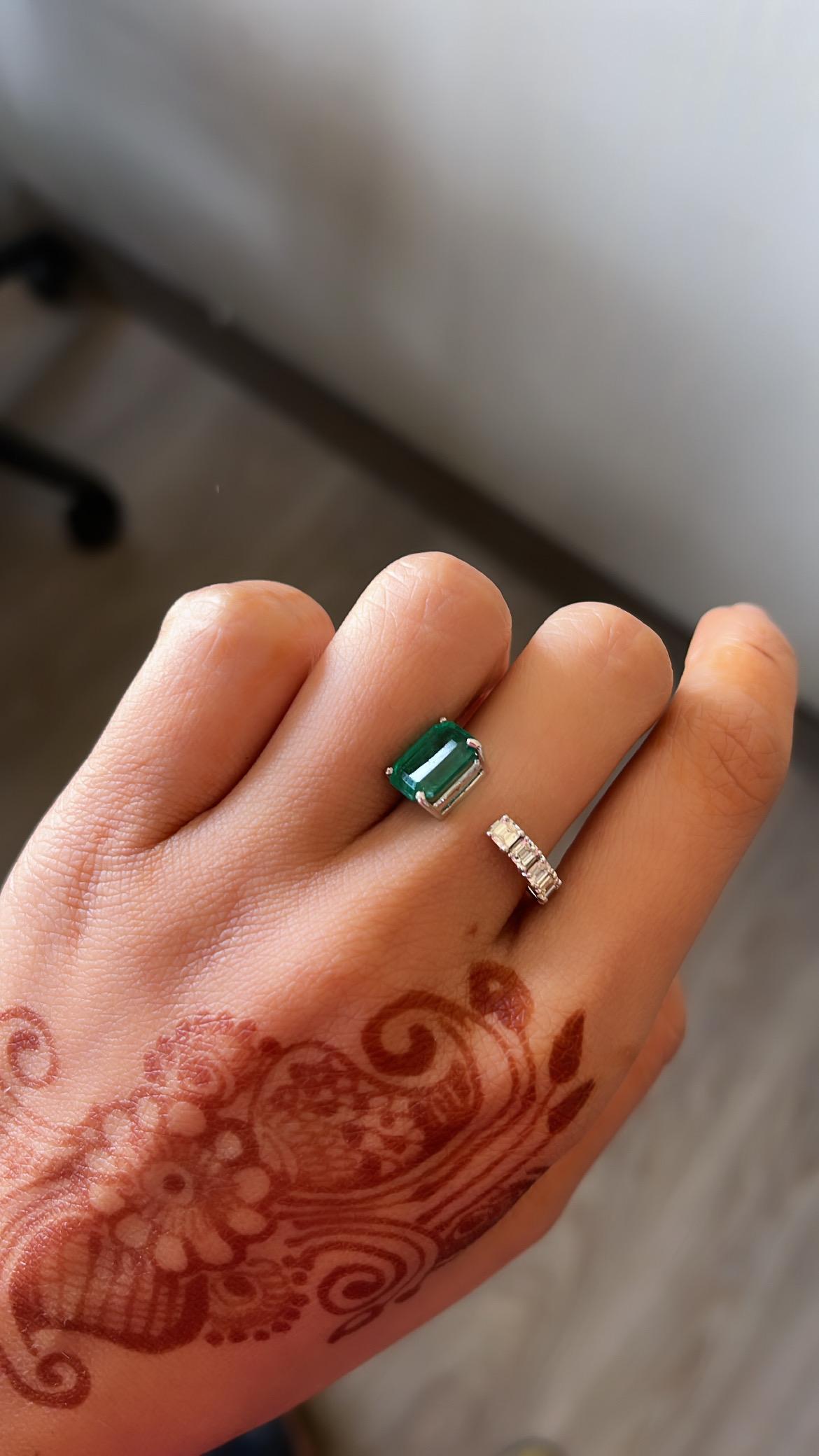 Women's or Men's 2.36 Carats Zambian Emerald & Diamonds Engagement/Cocktail Ring
