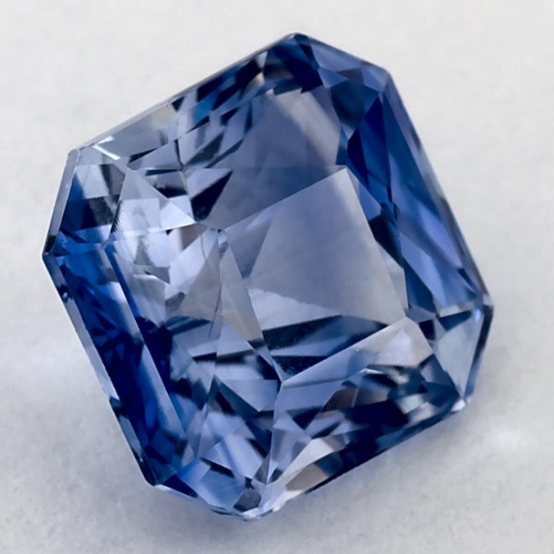 Taille radiant Pierre précieuse taille radiant saphir bleu 2.36 carats en vente