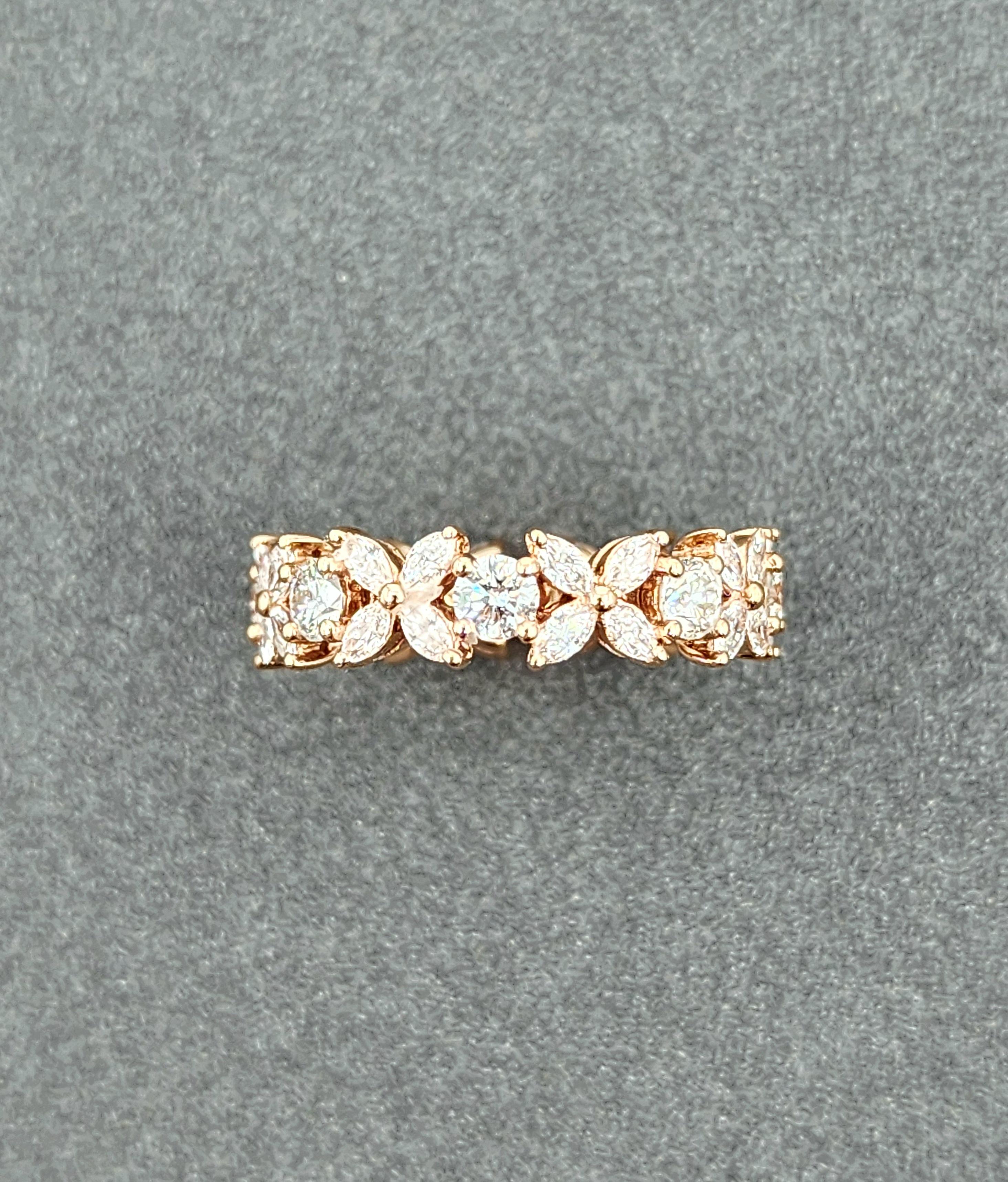 Taille Marquise 2.36 ct Marquise & Round Diamond Band en vente