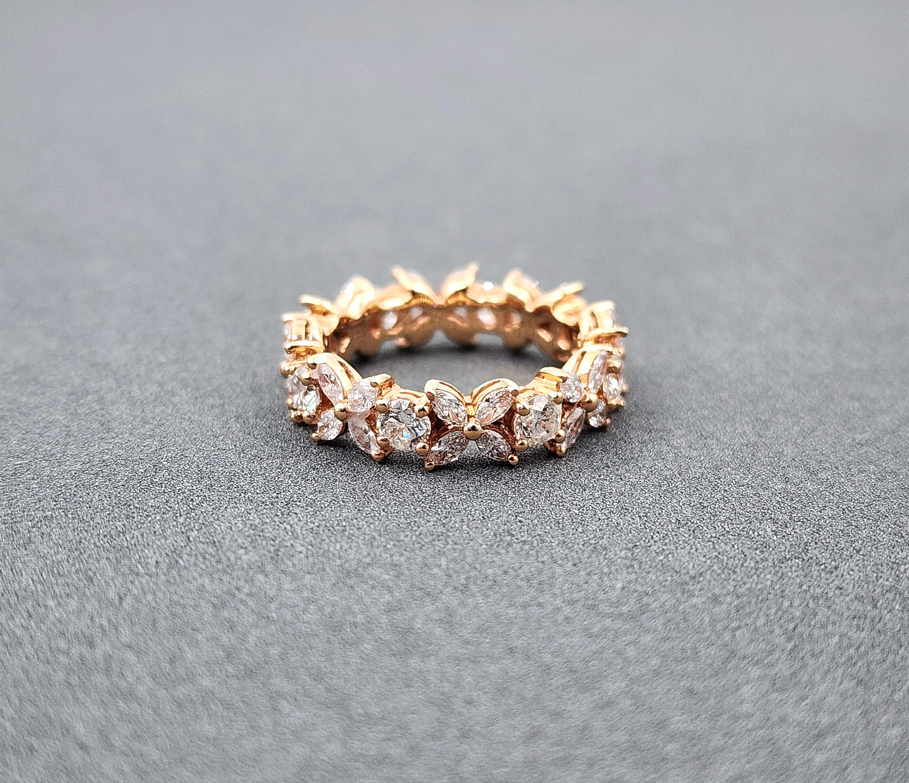 2.36 ct Marquise & Round Diamond Band en vente 1