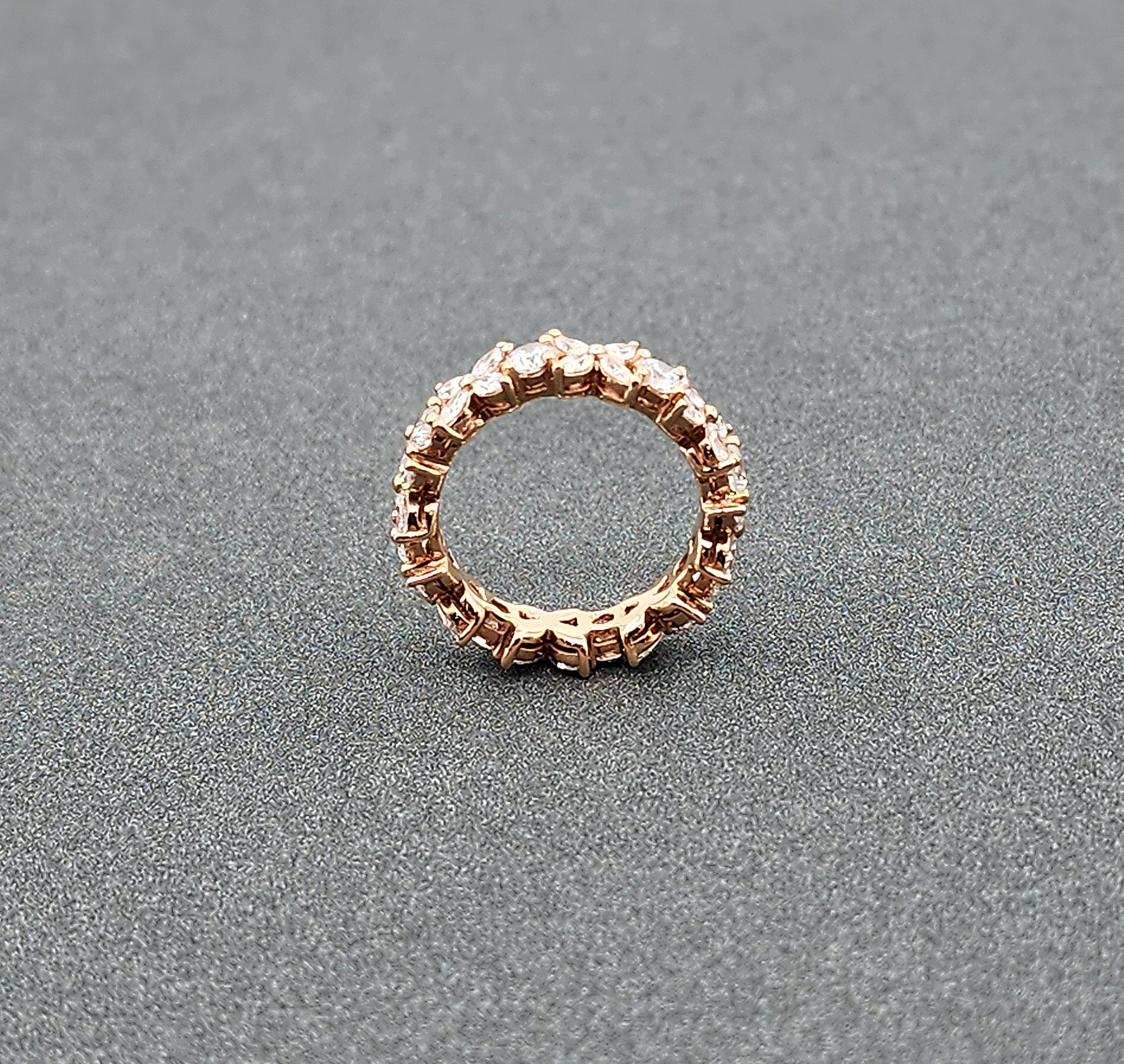2.36 ct Marquise & Round Diamond Band en vente 2