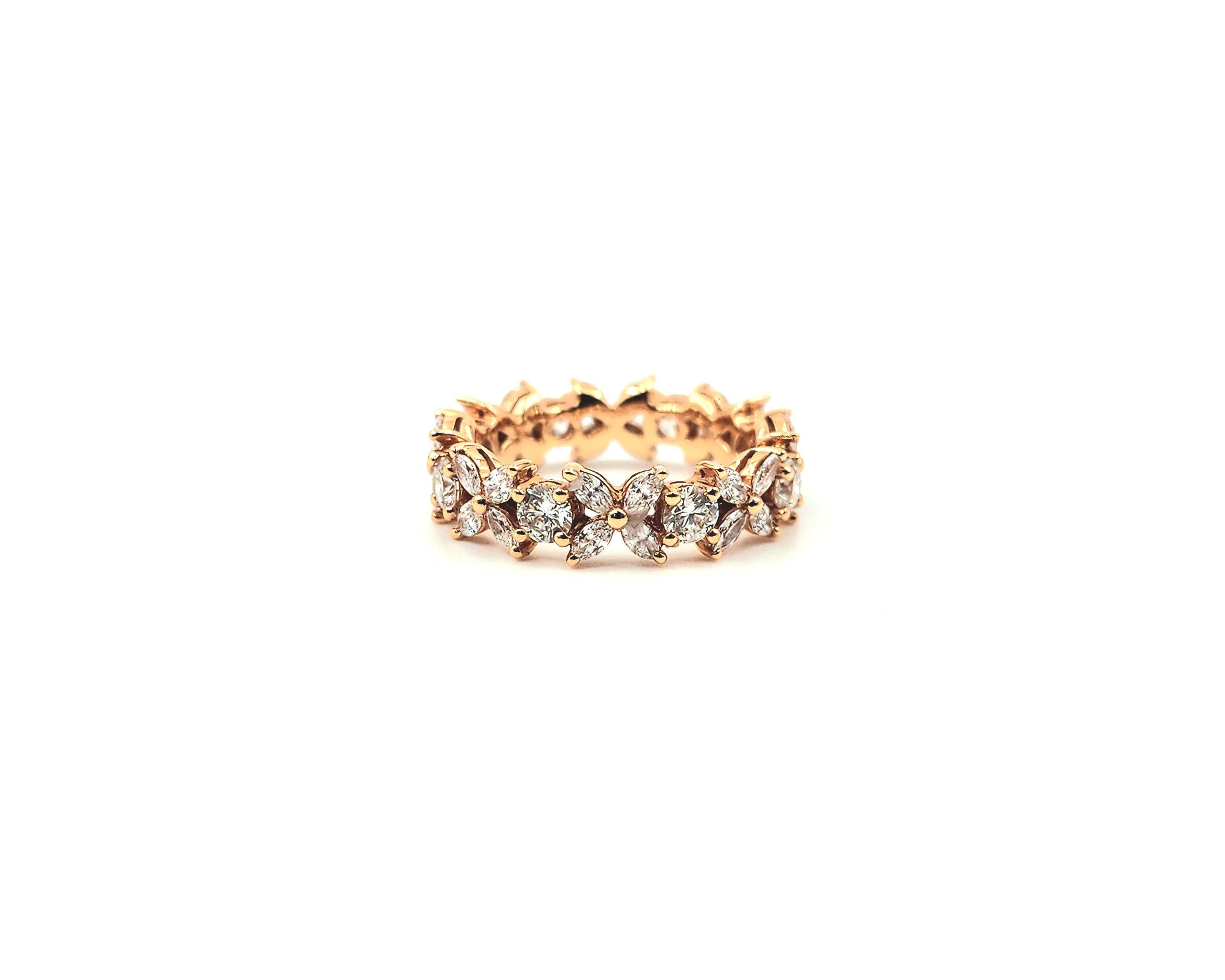 2.36 ct Marquise & Round Diamond Band en vente 3