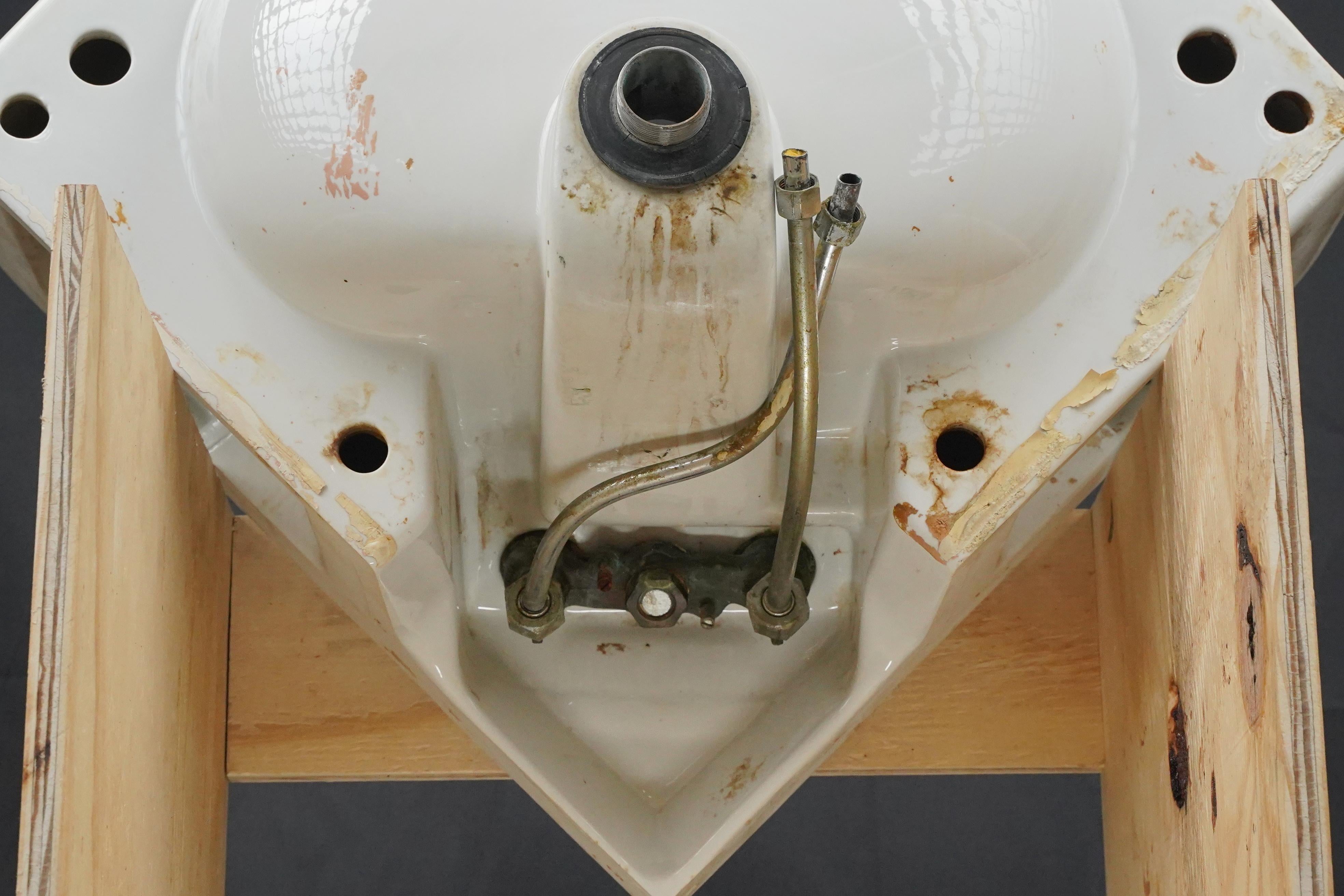 23.635 in. Crane Cornate White Corner Wall Sink For Sale 9