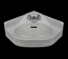 23.635 in. Crane Cornate Weißes Eck-Wandwaschbecken