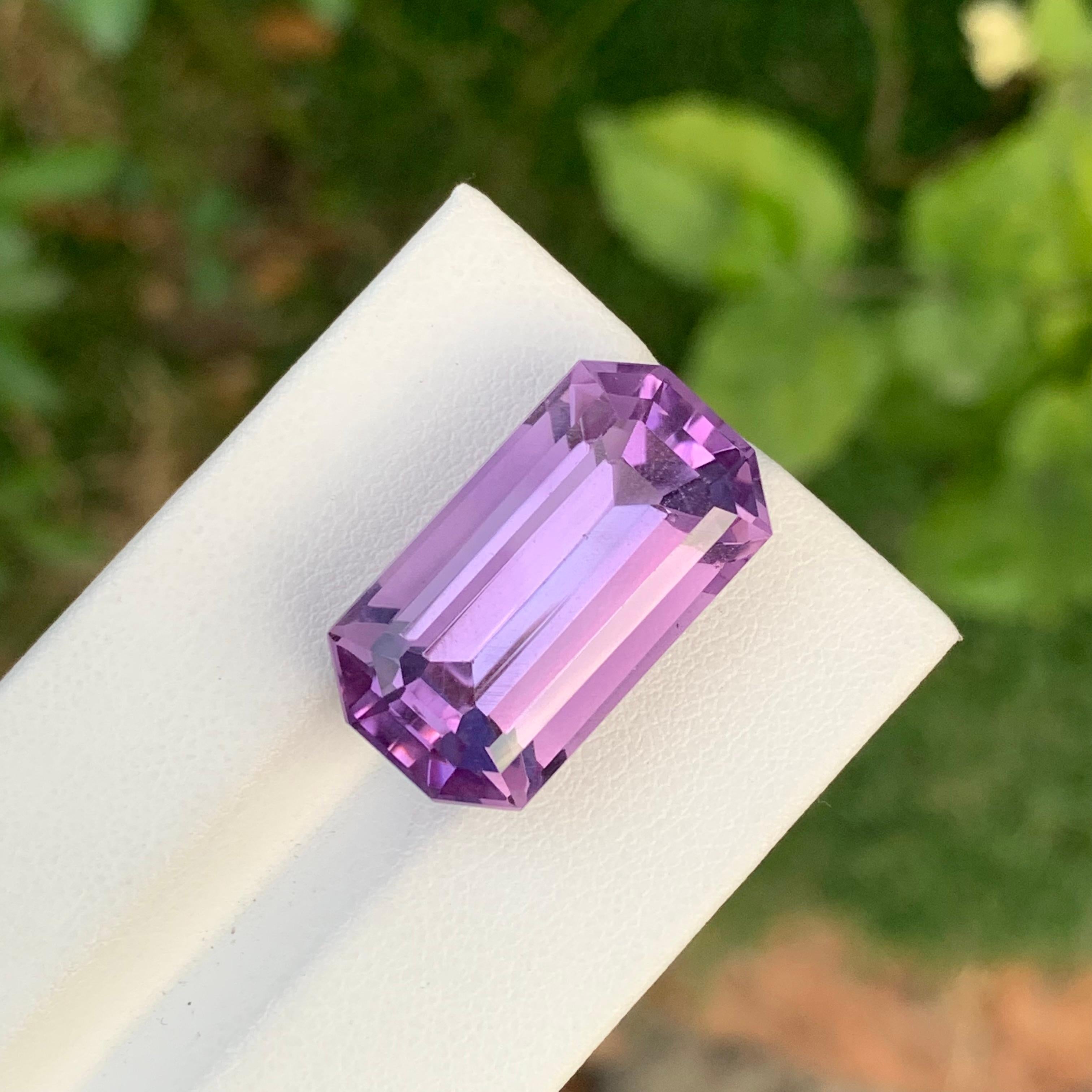 23,65 Karat Riesige Natürliche Lose Amethyst Smaragd Form Edelstein für Halskette (Smaragdschliff) im Angebot
