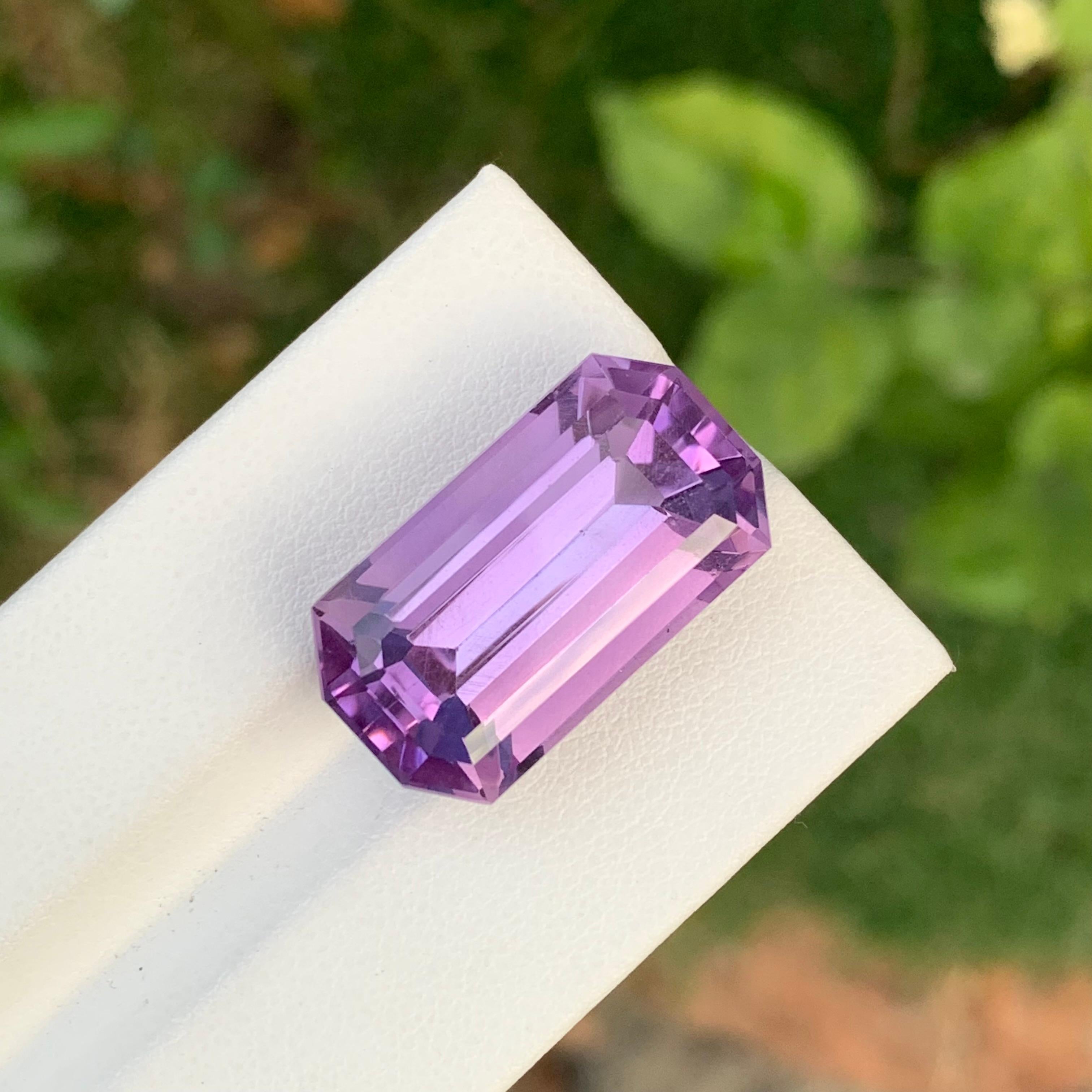 23,65 Karat Riesige Natürliche Lose Amethyst Smaragd Form Edelstein für Halskette für Damen oder Herren im Angebot
