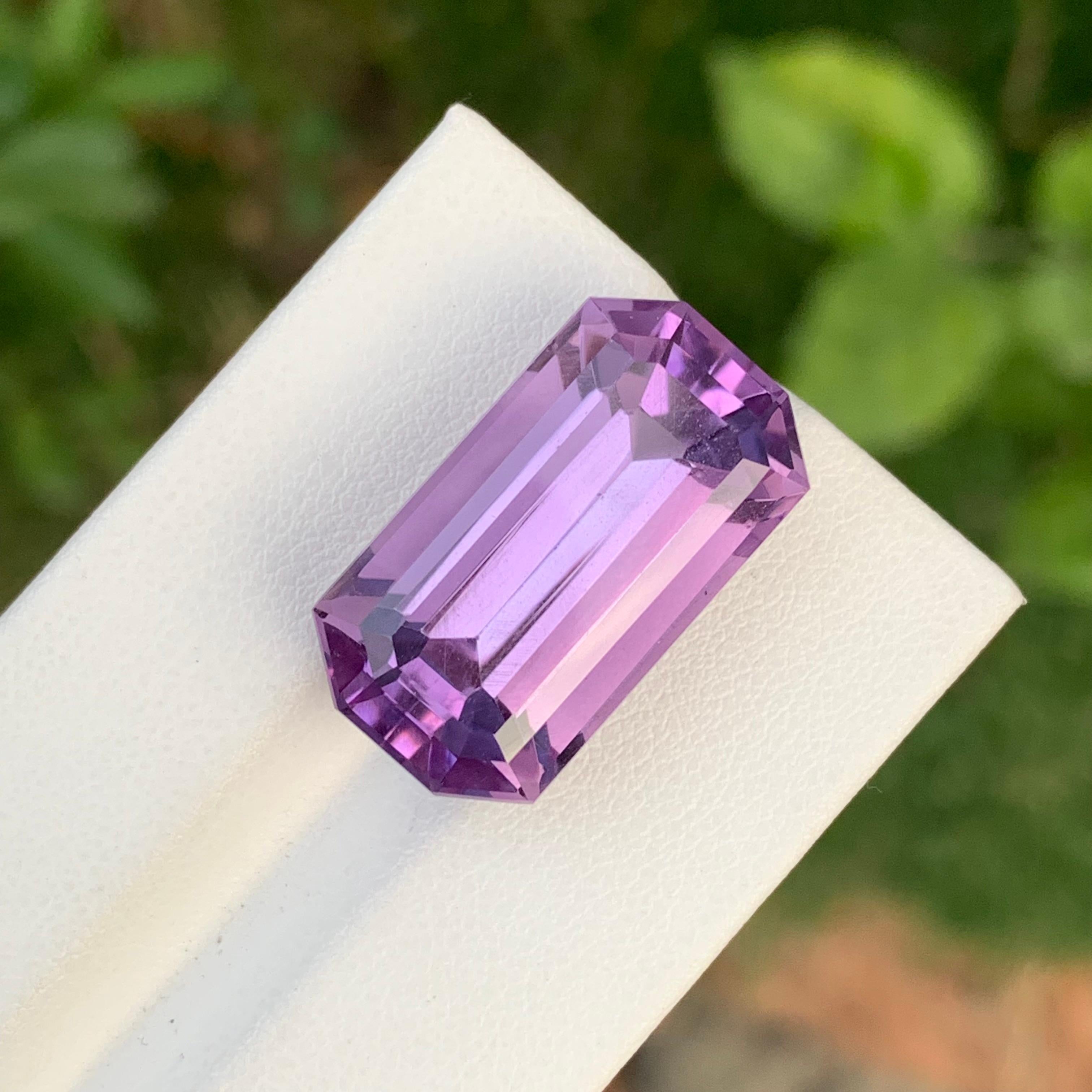 23,65 Karat Riesige Natürliche Lose Amethyst Smaragd Form Edelstein für Halskette im Angebot 2