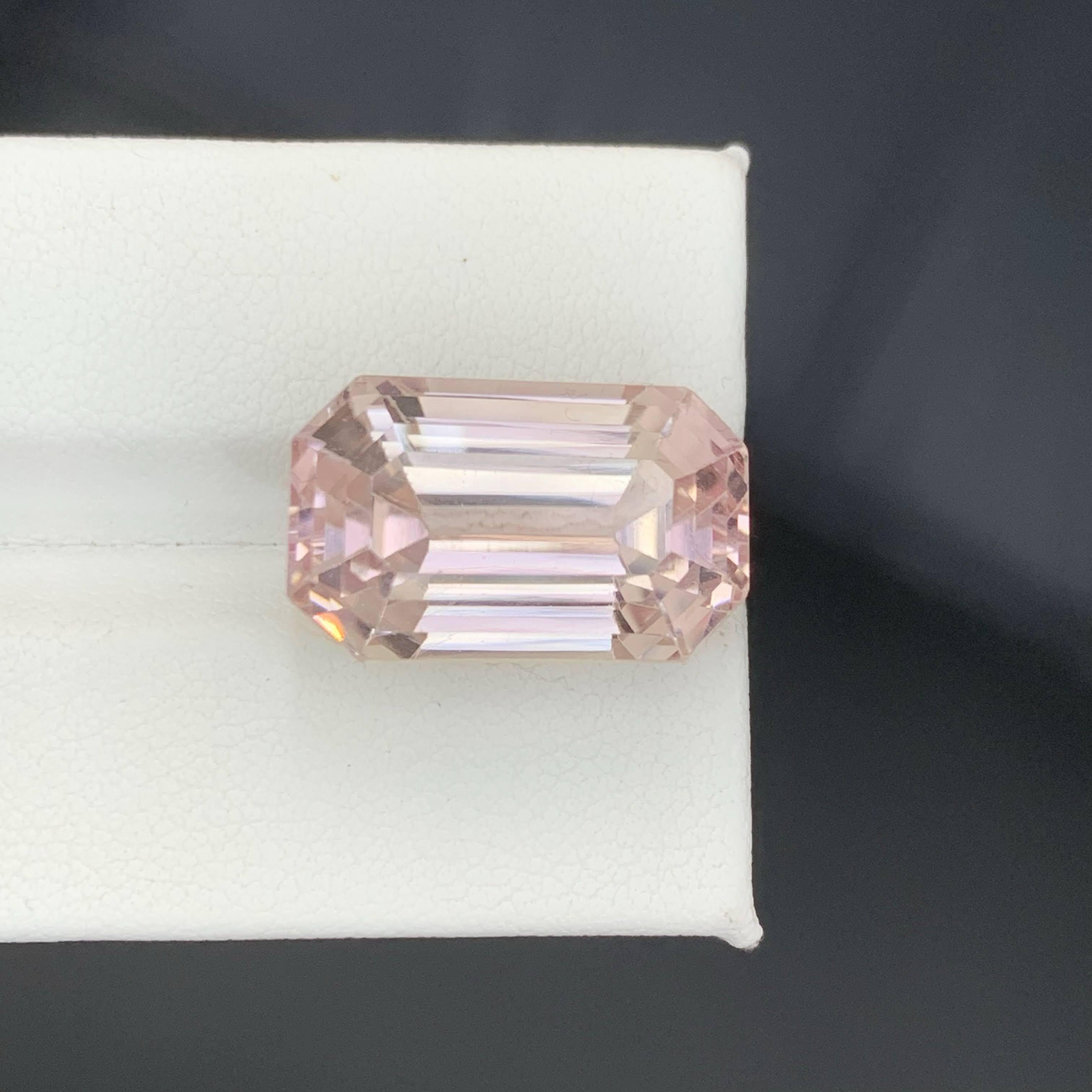 Moderne 23.65 Carat Natural Loose Pink Kunzite Stone Emerald Cut Afghan Gemstone (pierre précieuse afghane) en vente