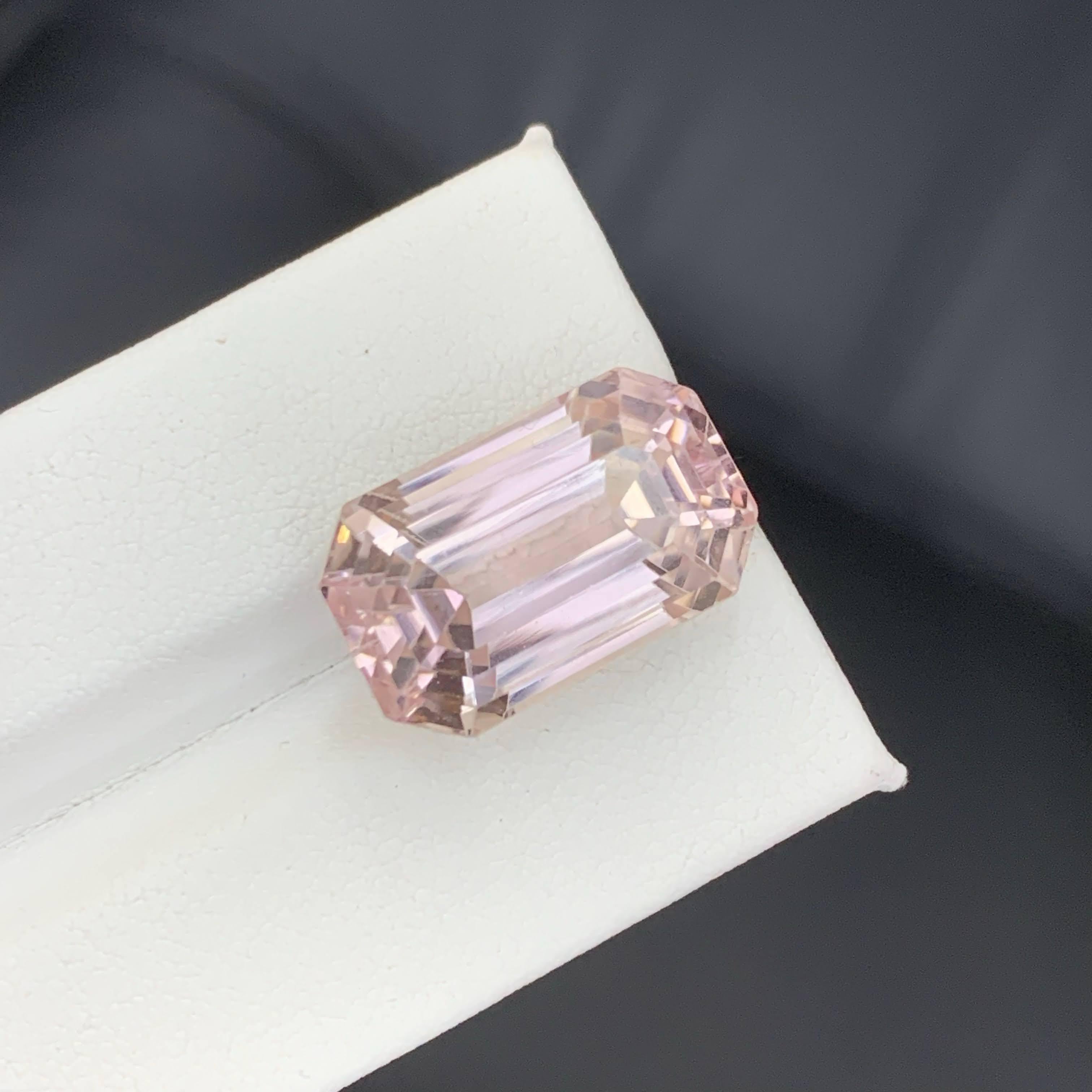 23.65 Carat Natural Loose Pink Kunzite Stone Emerald Cut Afghan Gemstone (pierre précieuse afghane) Unisexe en vente